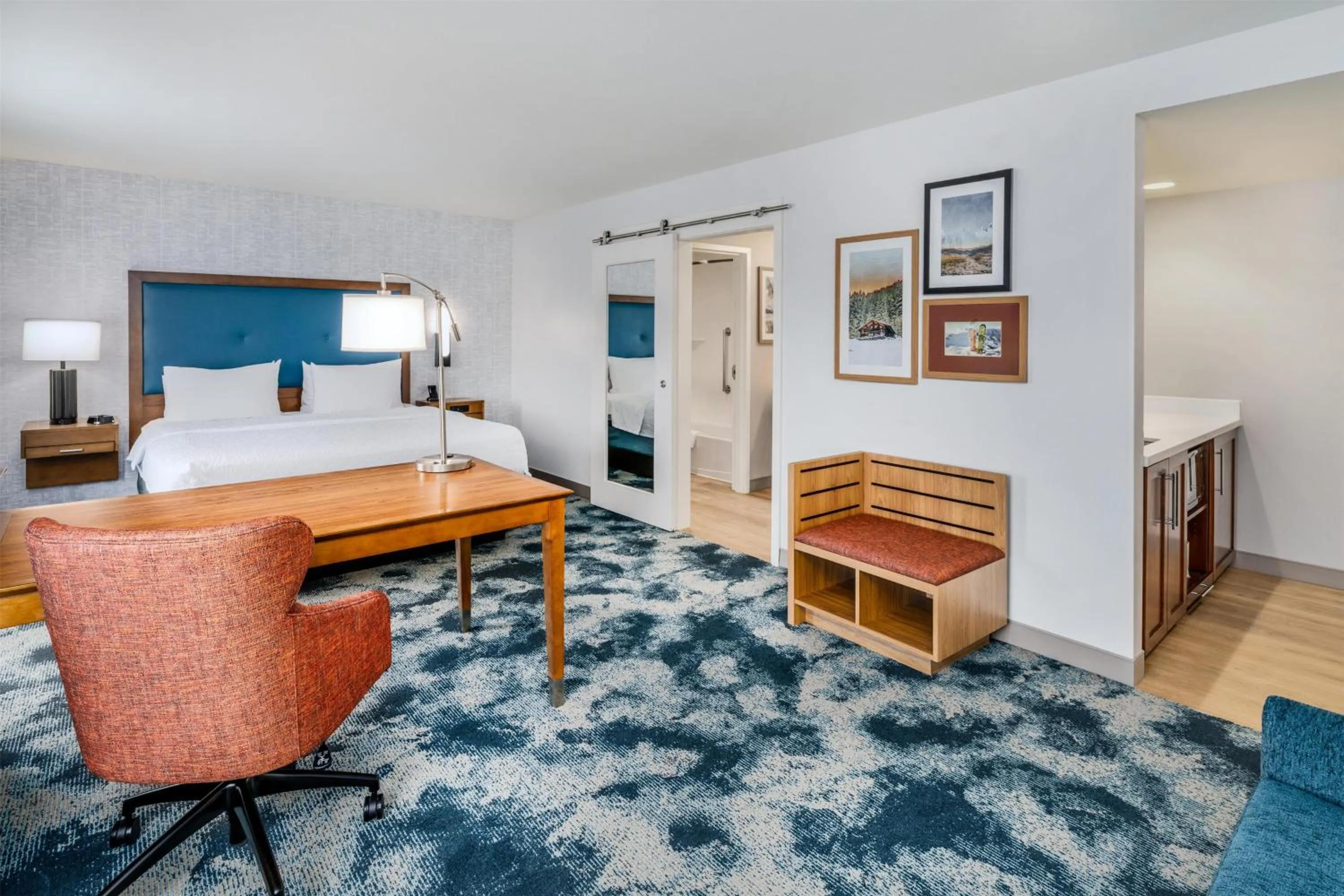 Bedroom, Bed in Hampton Inn & Suites Silverthorne