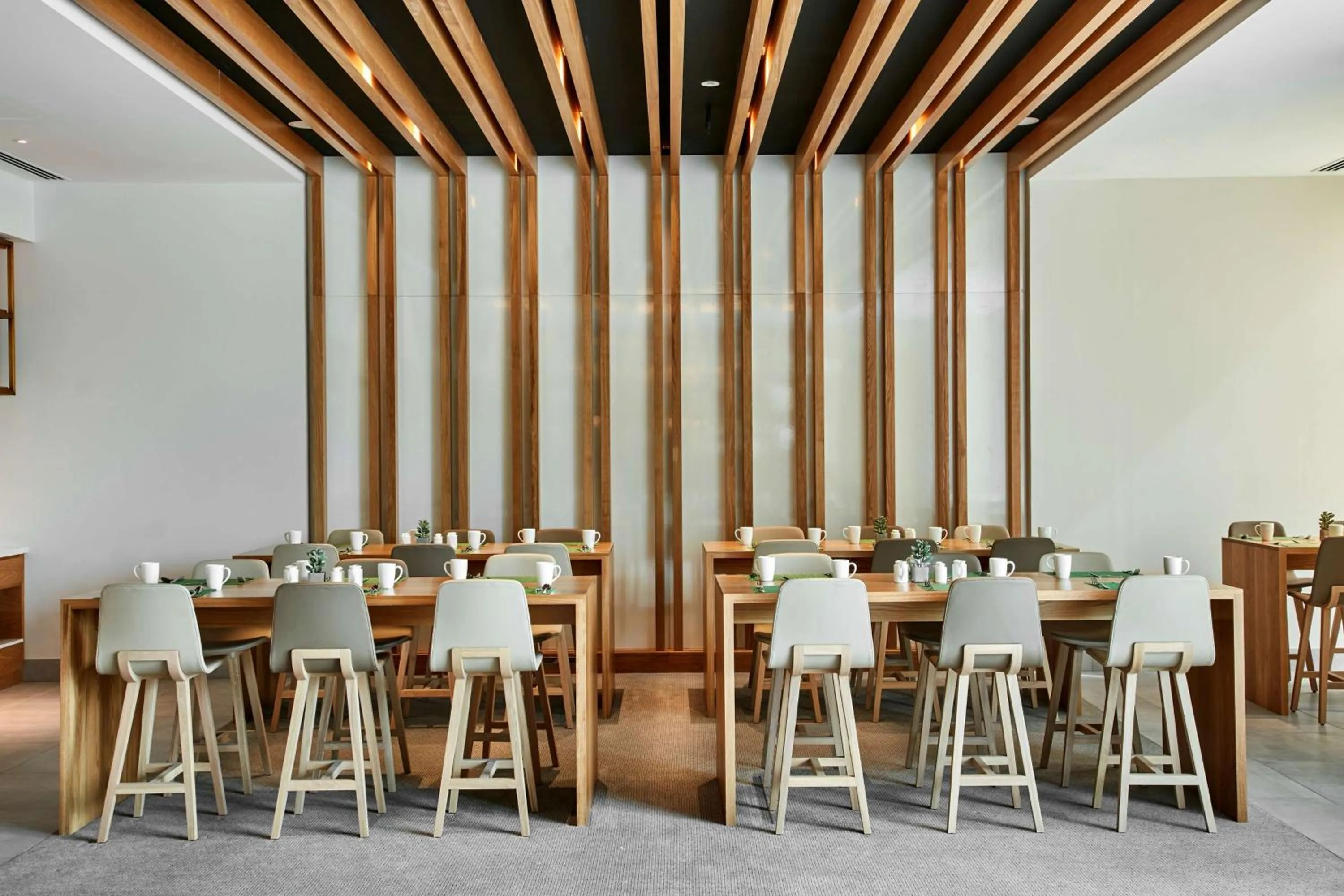 Restaurant/places to eat in Hilton Garden Inn Dubai, Mall Avenue