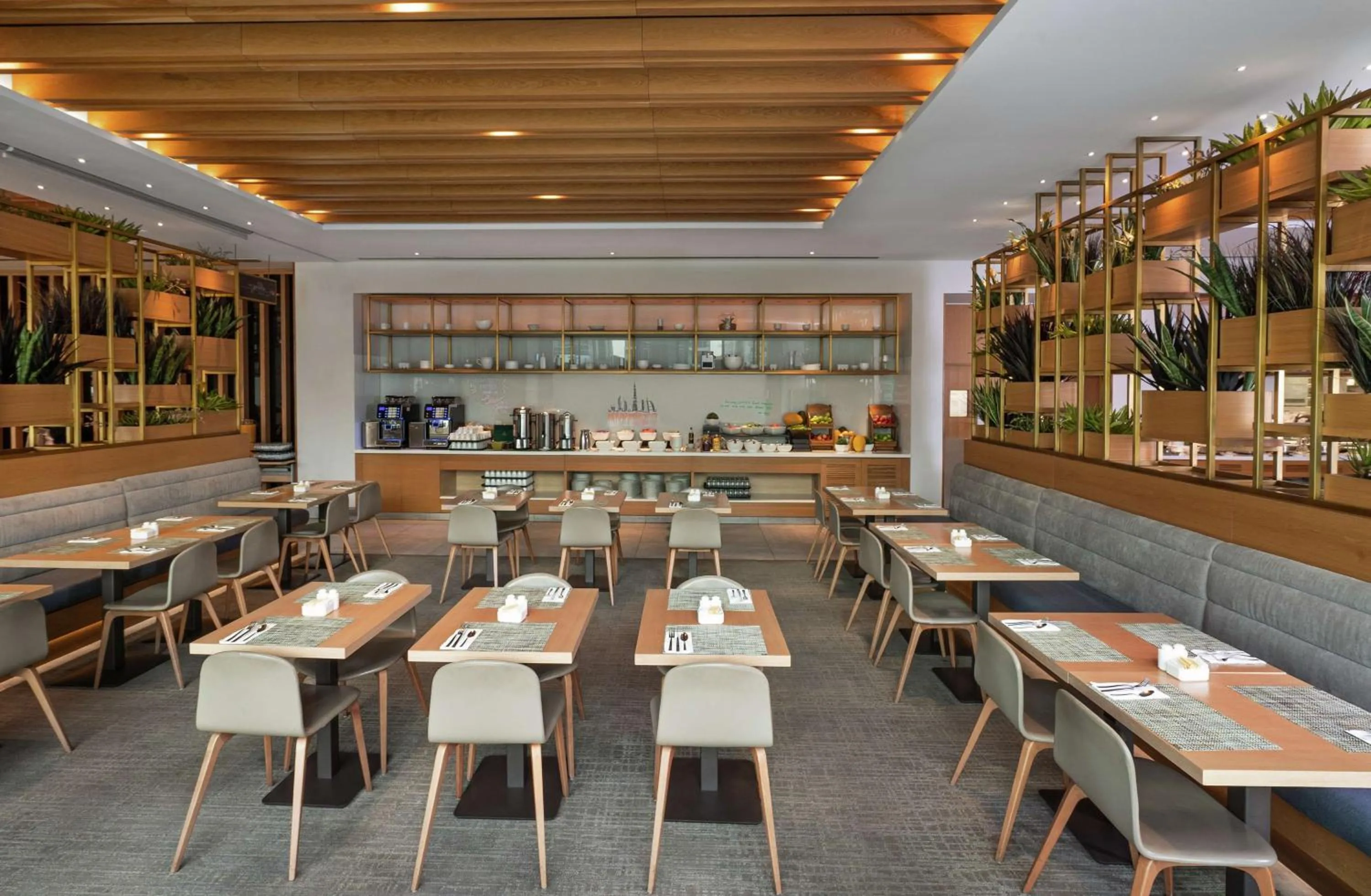 Restaurant/places to eat in Hilton Garden Inn Dubai, Mall Avenue