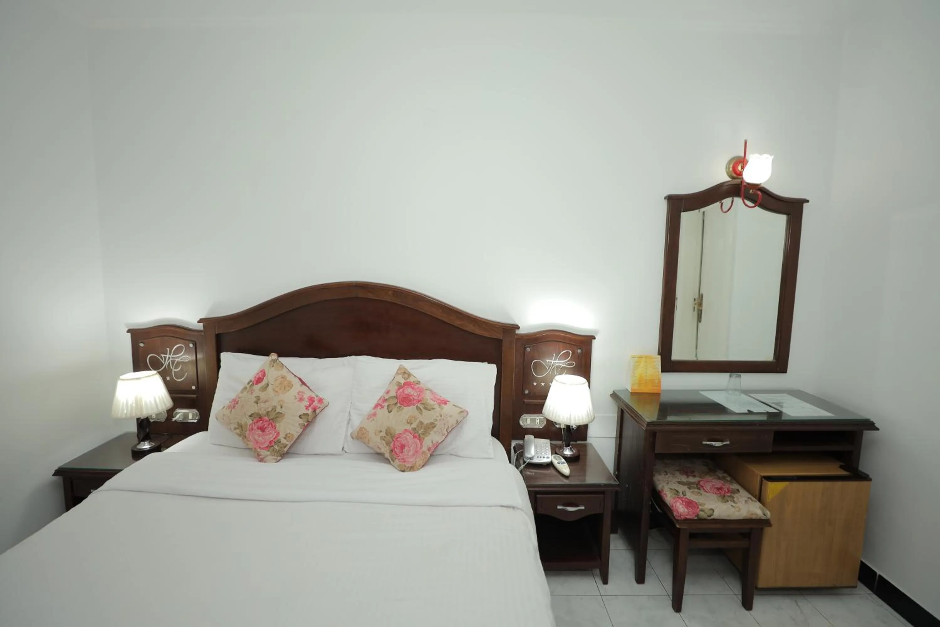 Photo of the whole room, Bed in Happy City Hotel