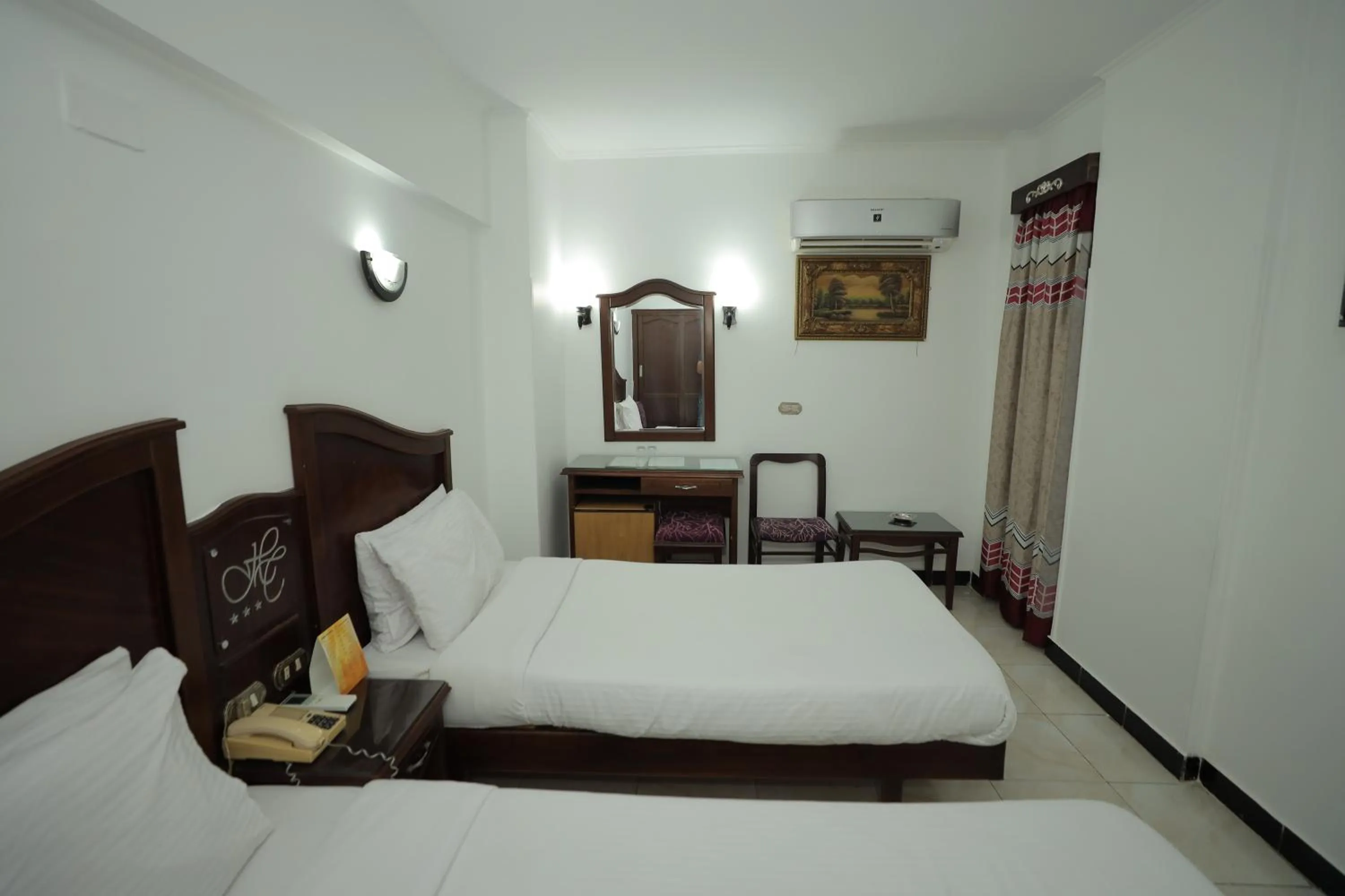 Bedroom, Bed in Happy City Hotel