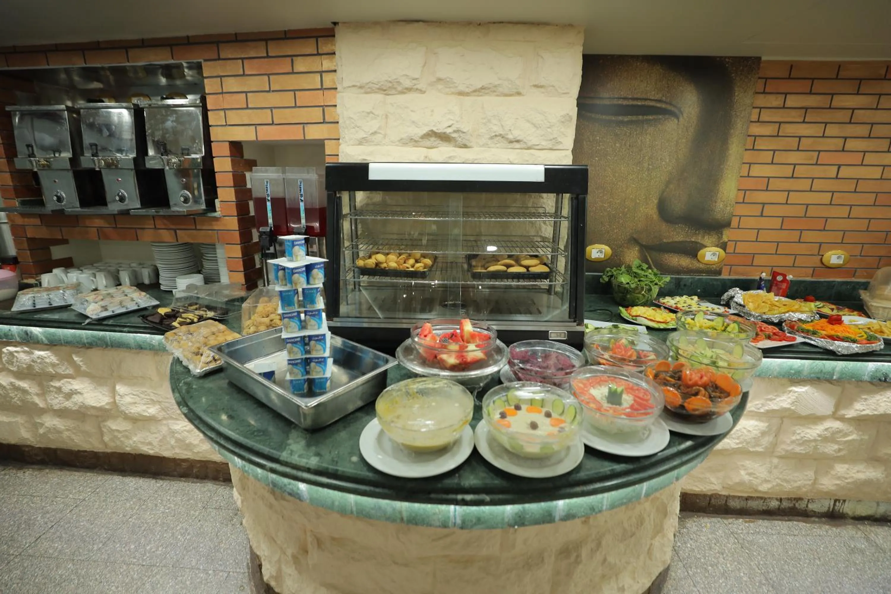 Restaurant/places to eat in Happy City Hotel