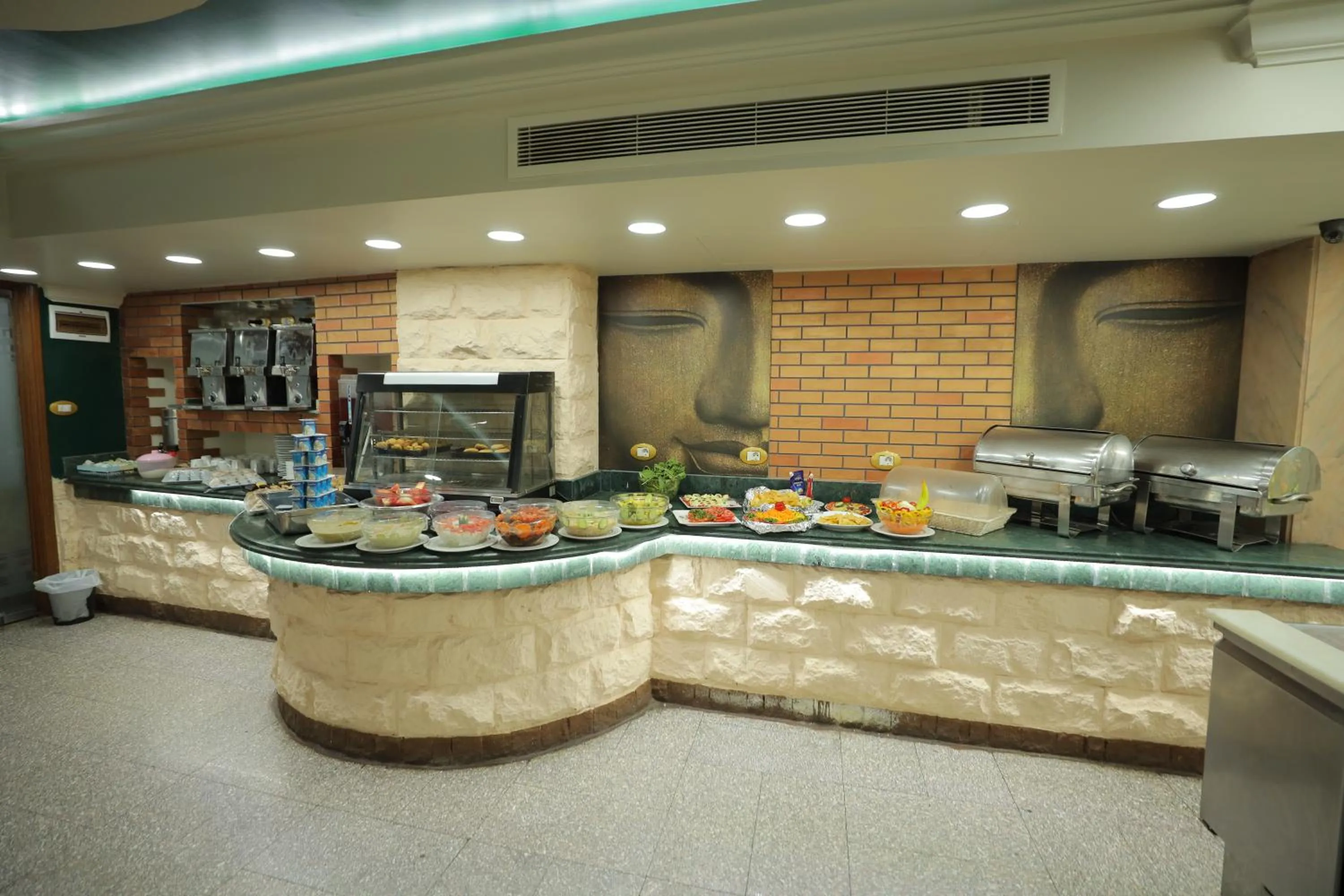 Restaurant/places to eat in Happy City Hotel