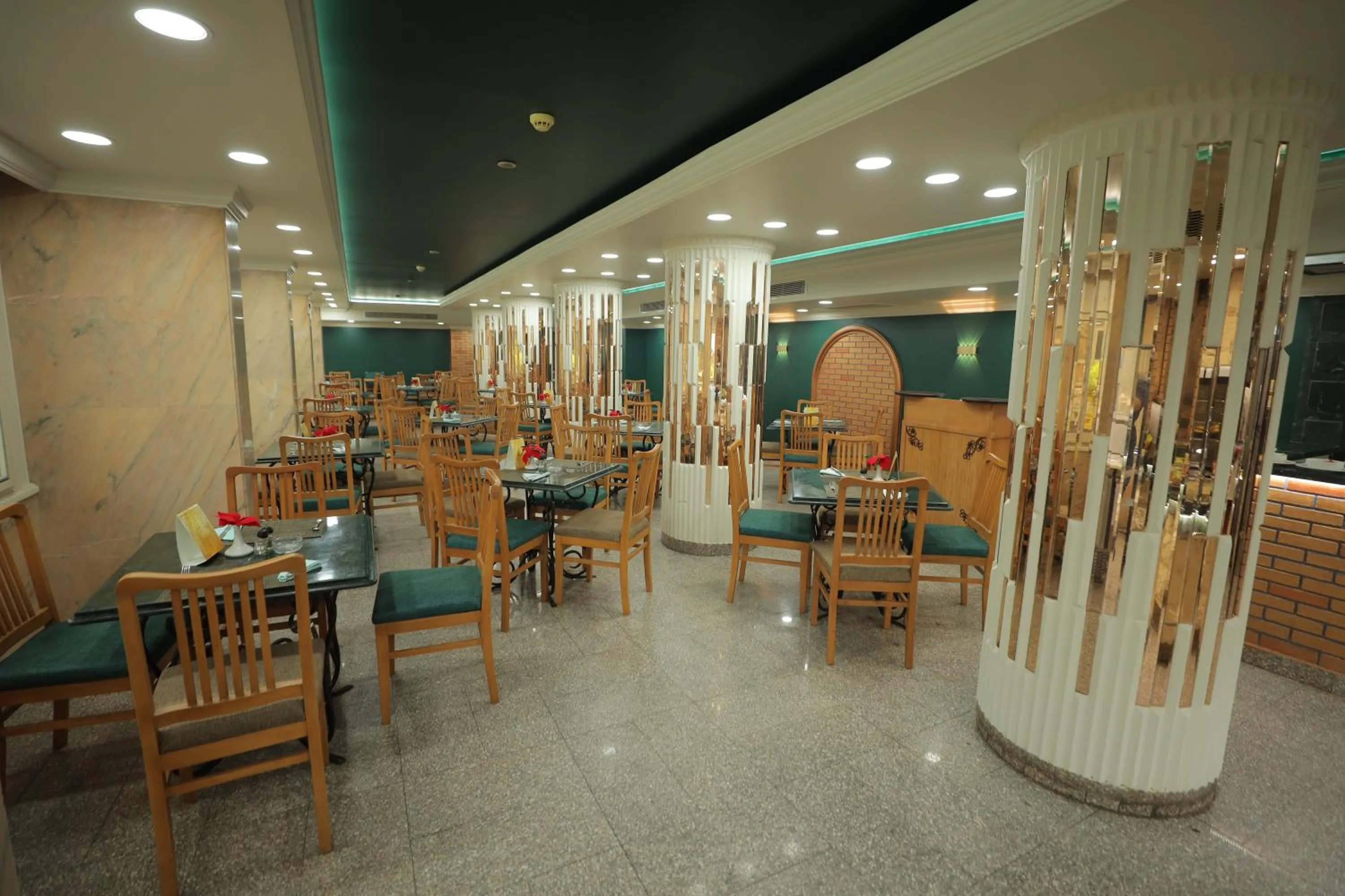 Restaurant/places to eat in Happy City Hotel