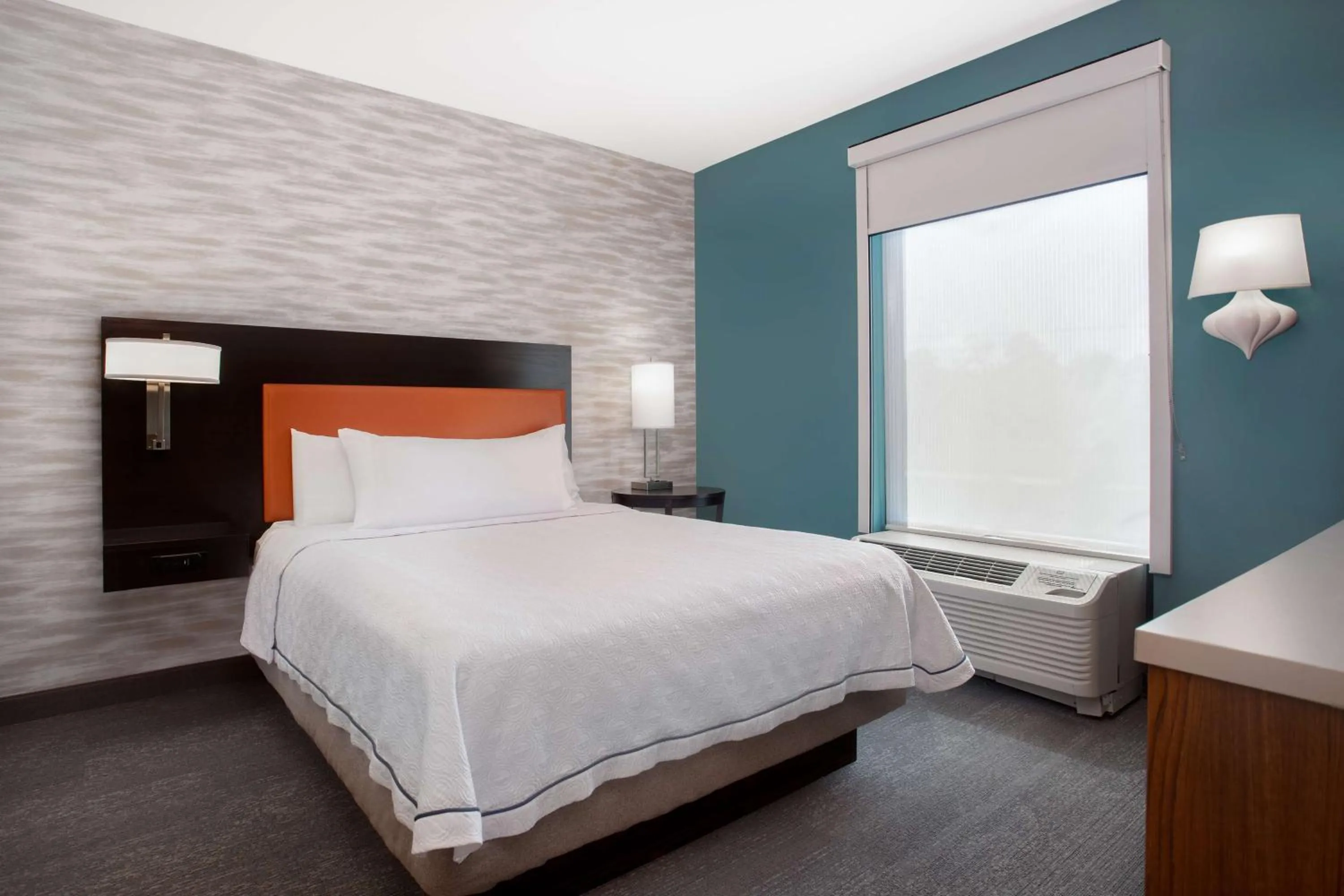 Bed in Home2 Suites By Hilton Gainesville