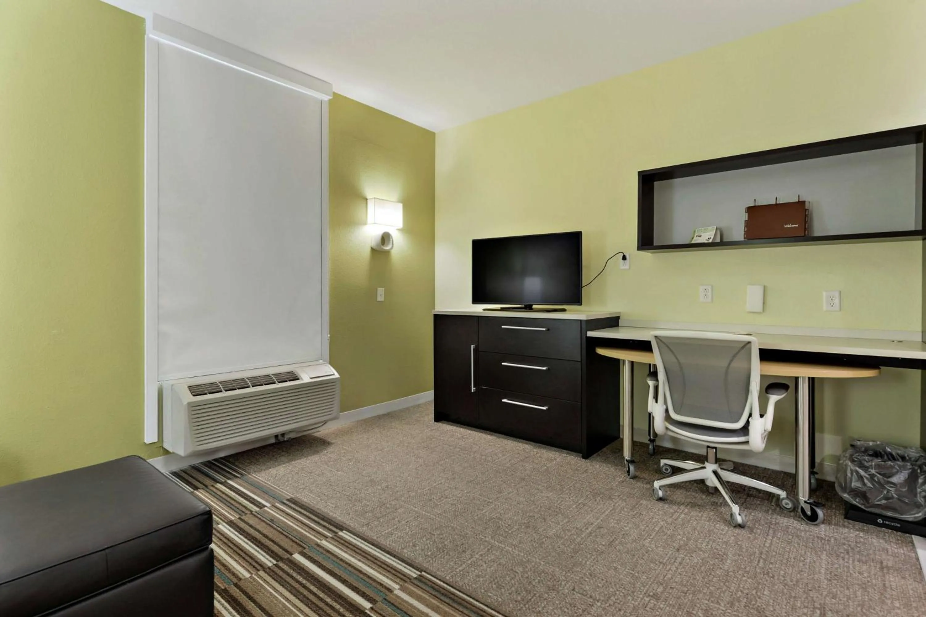 Bedroom in Home2 Suites by Hilton Gulfport I-10