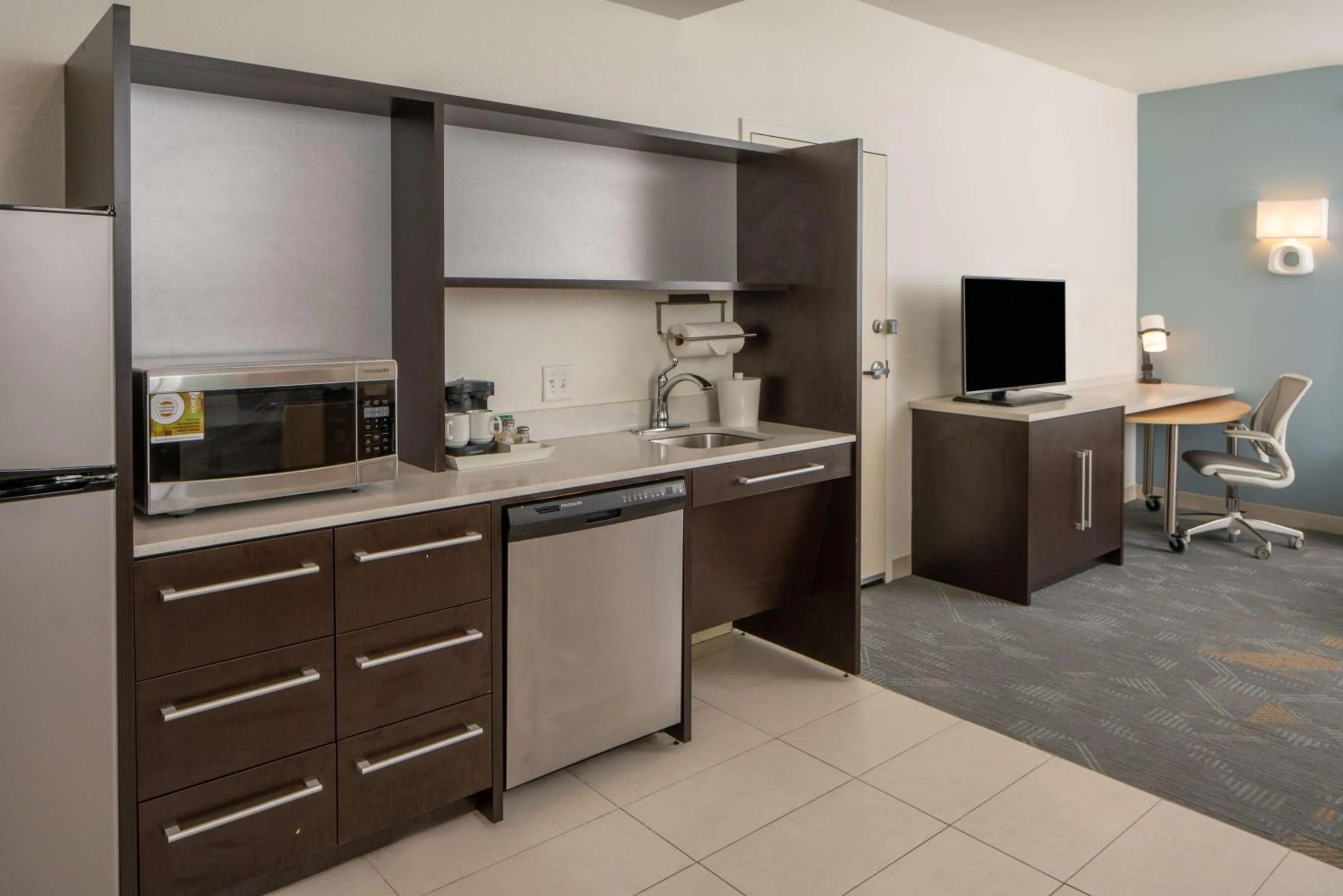 Bedroom in Home2 Suites by Hilton Gulfport I-10