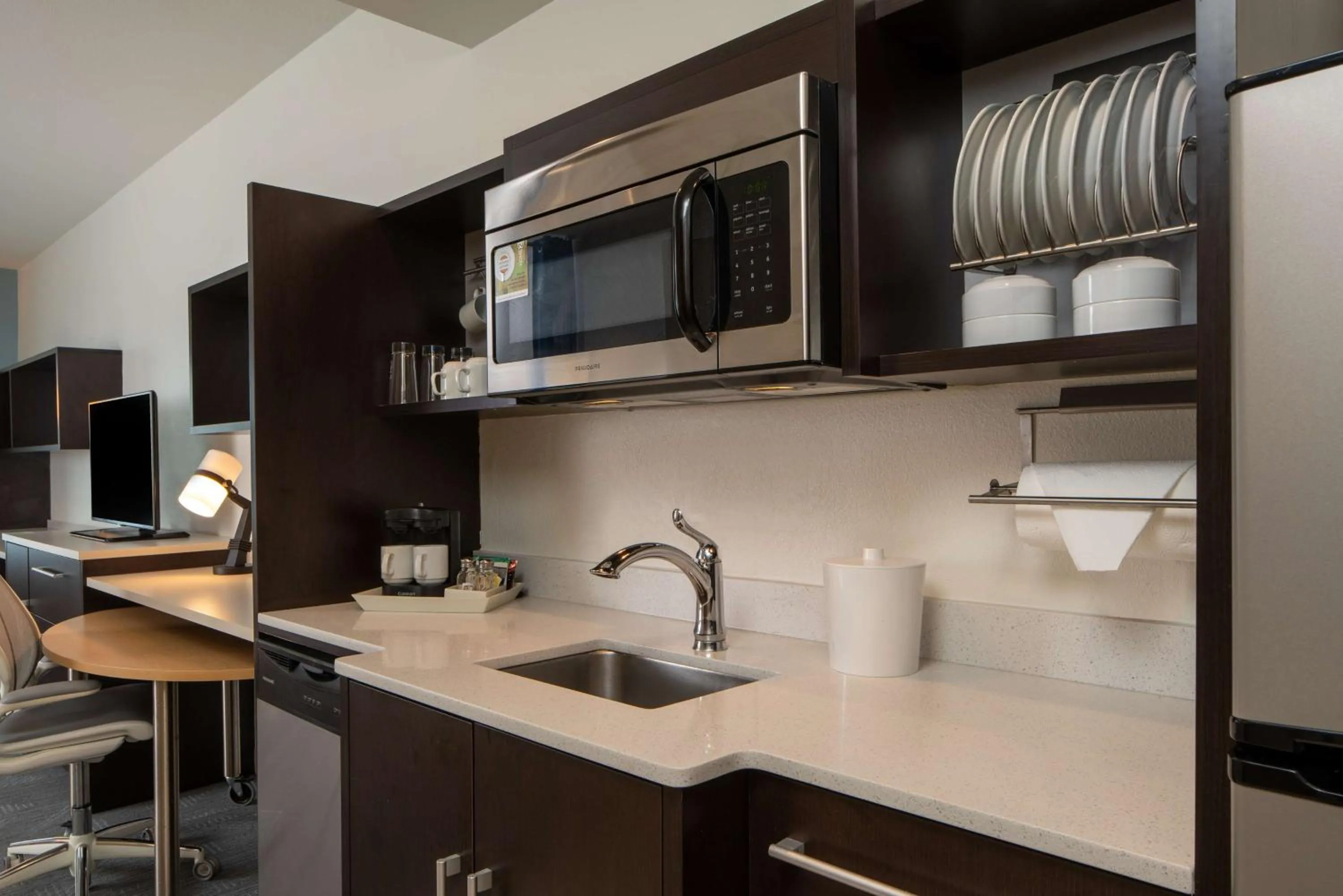 Kitchen or kitchenette in Home2 Suites by Hilton Gulfport I-10