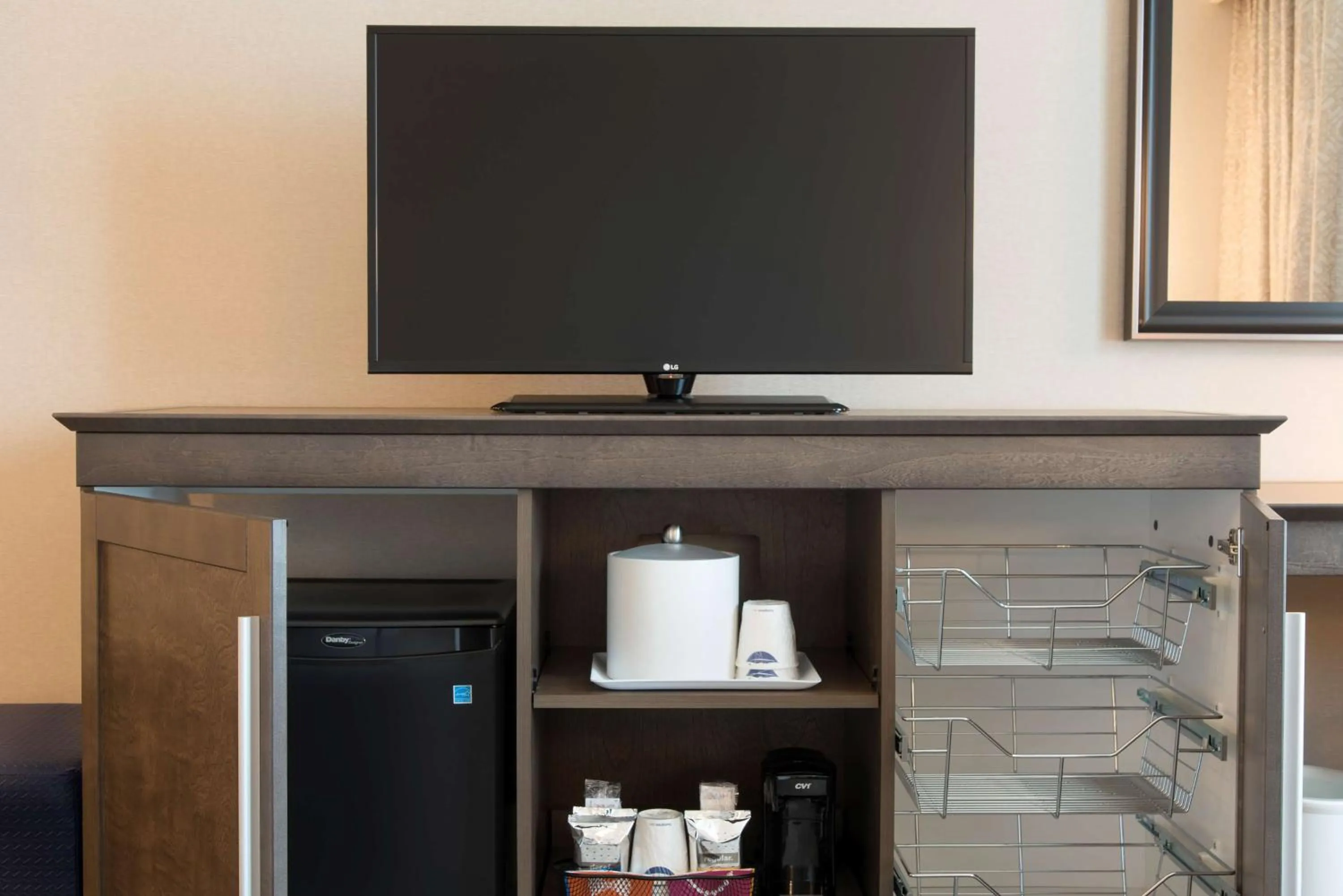 Kitchen or kitchenette in Hampton Inn & Suites Grand Rapids Downtown