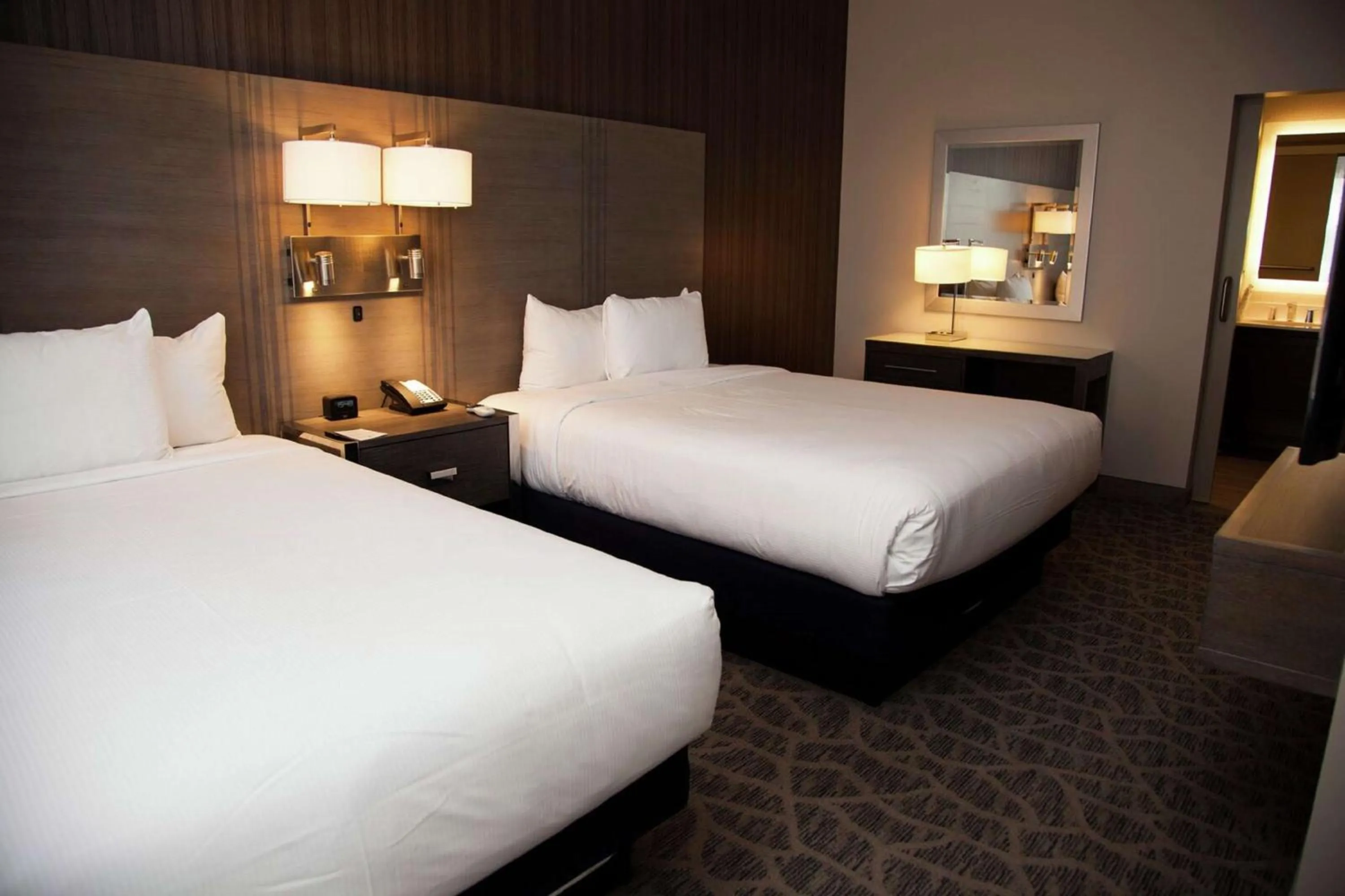 Bed in Embassy Suites by Hilton The Woodlands