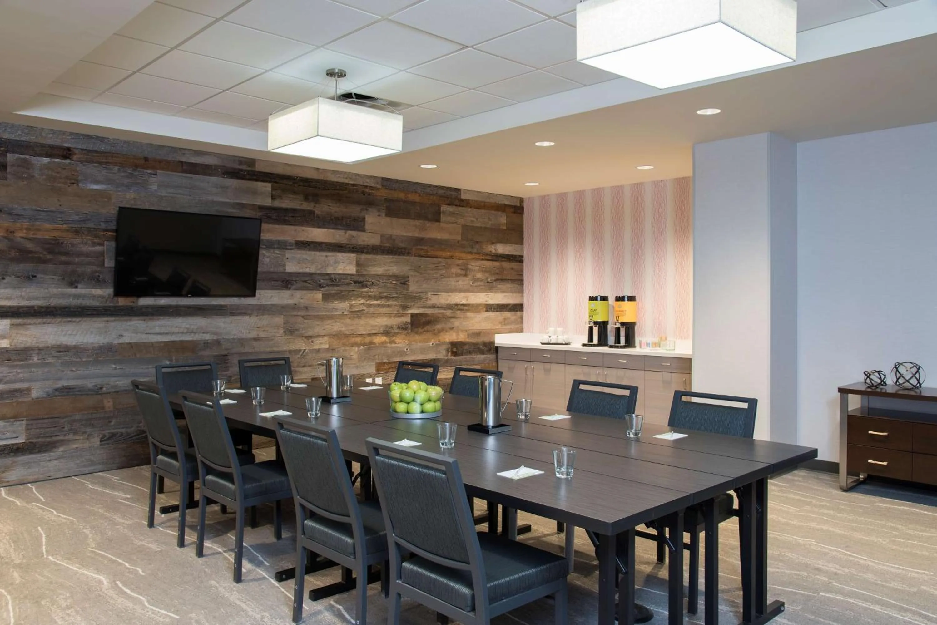 Meeting/conference room in Home2 Suites by Hilton Indianapolis Downtown