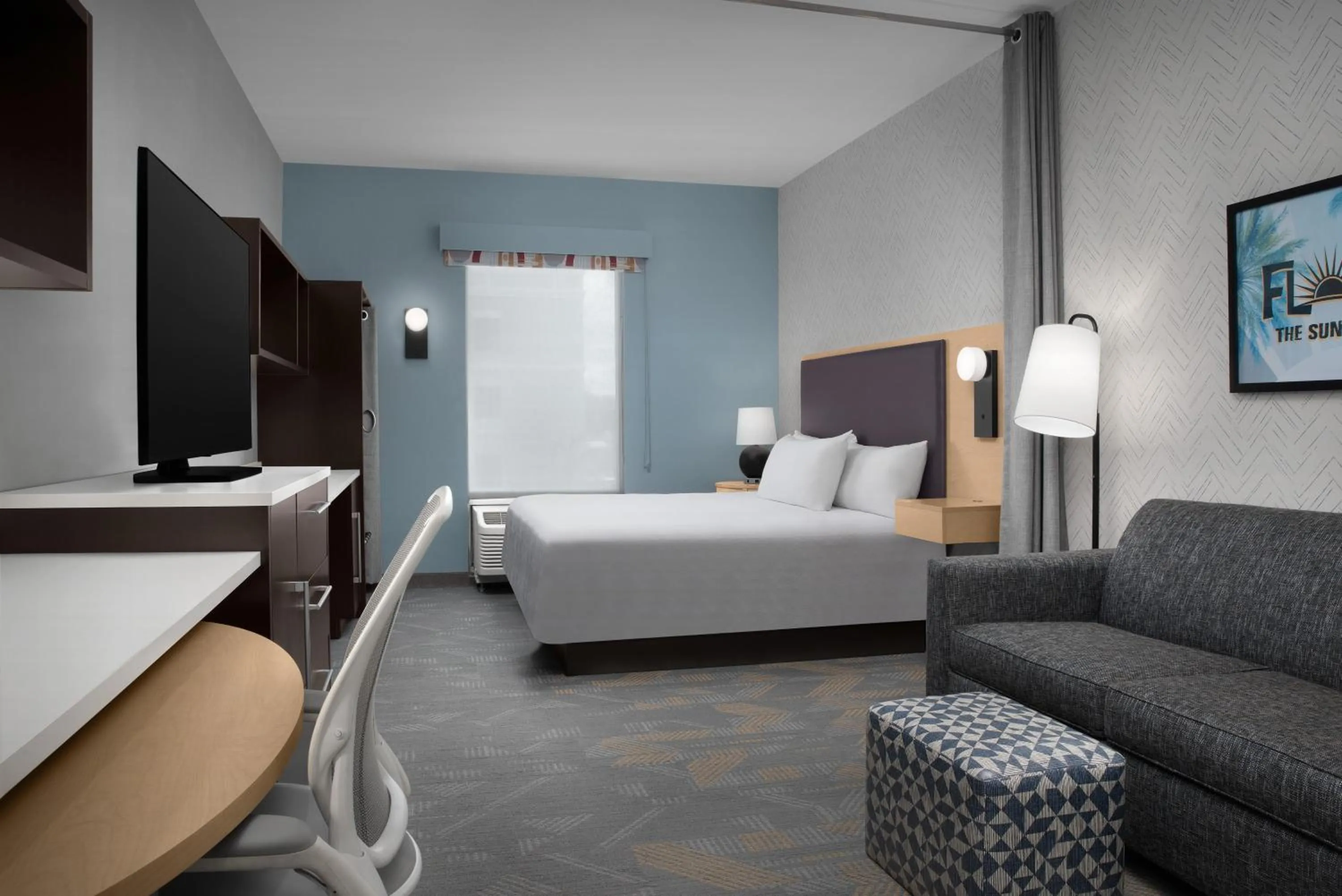 Living room, Bed in Home2 Suites by Hilton Lake City