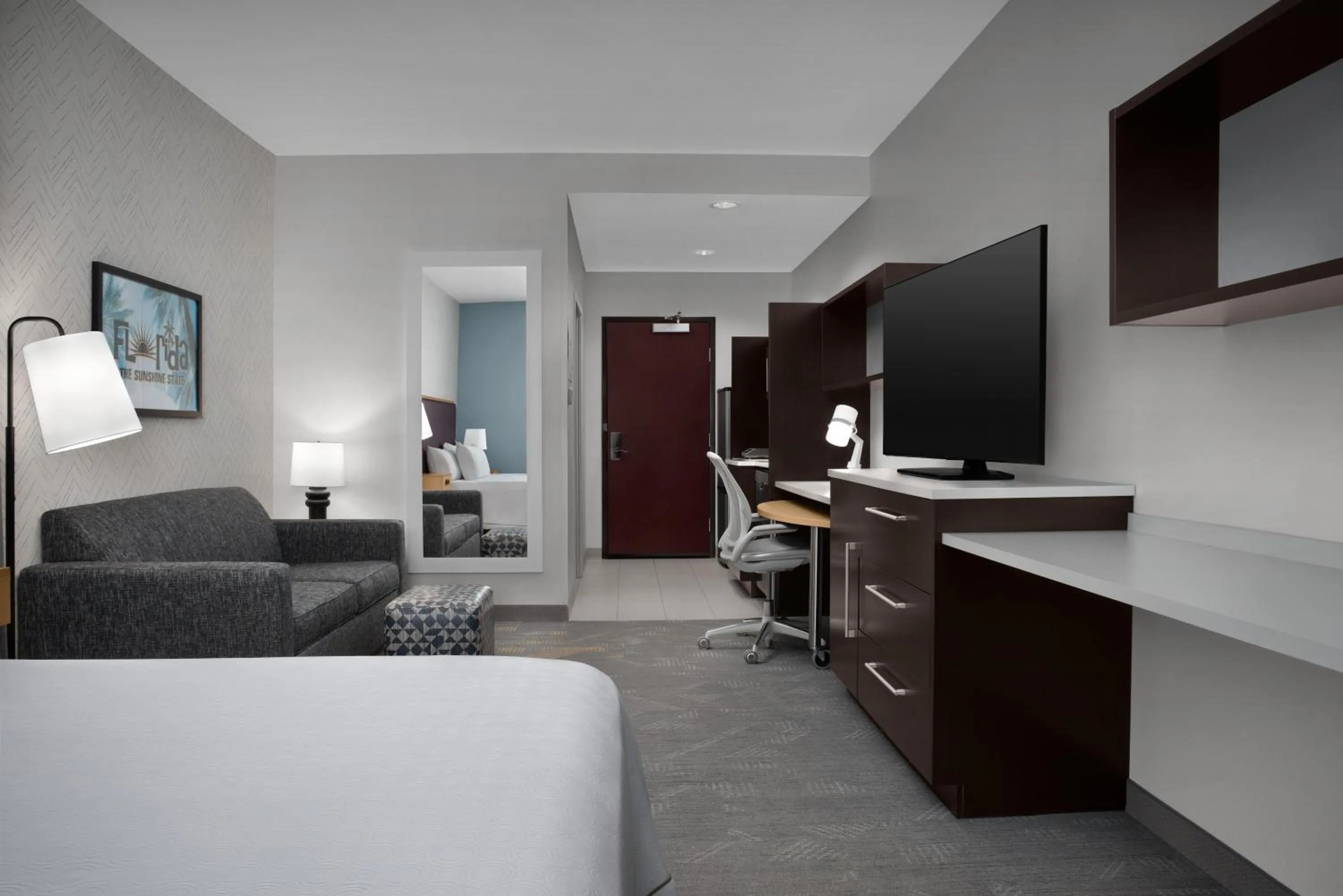 Living room, Bed in Home2 Suites by Hilton Lake City