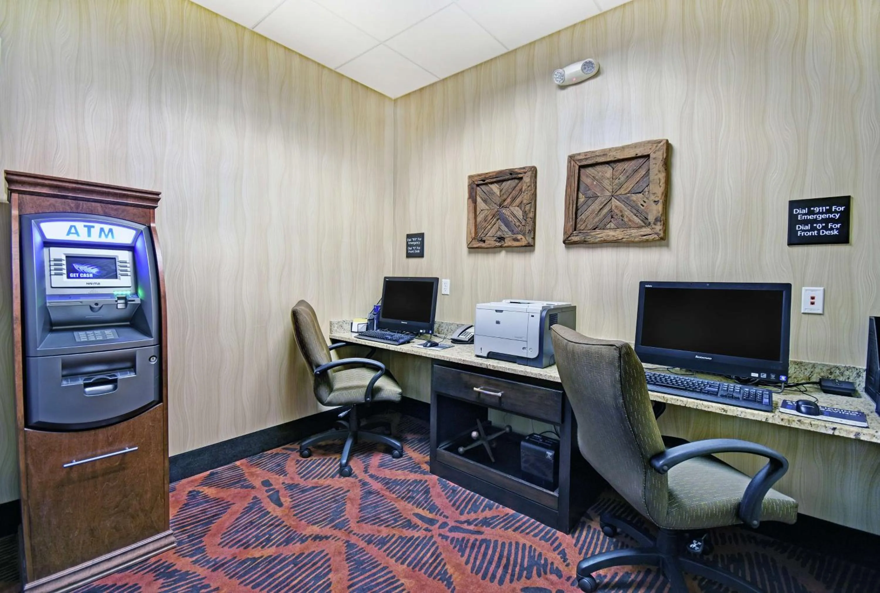 Business facilities in Hampton Inn & Suites Milwaukee/Franklin