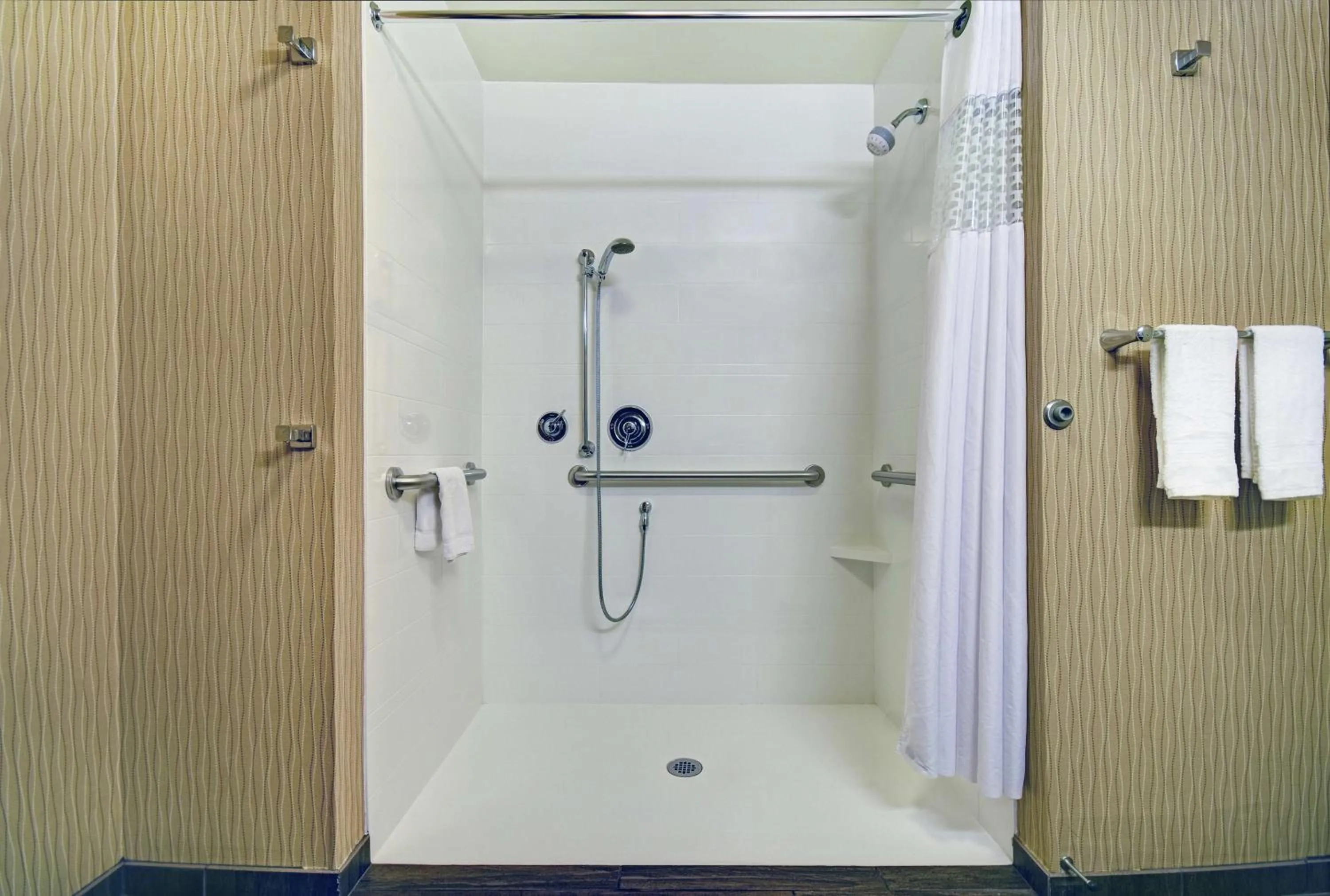 Bathroom in Hampton Inn & Suites Milwaukee/Franklin