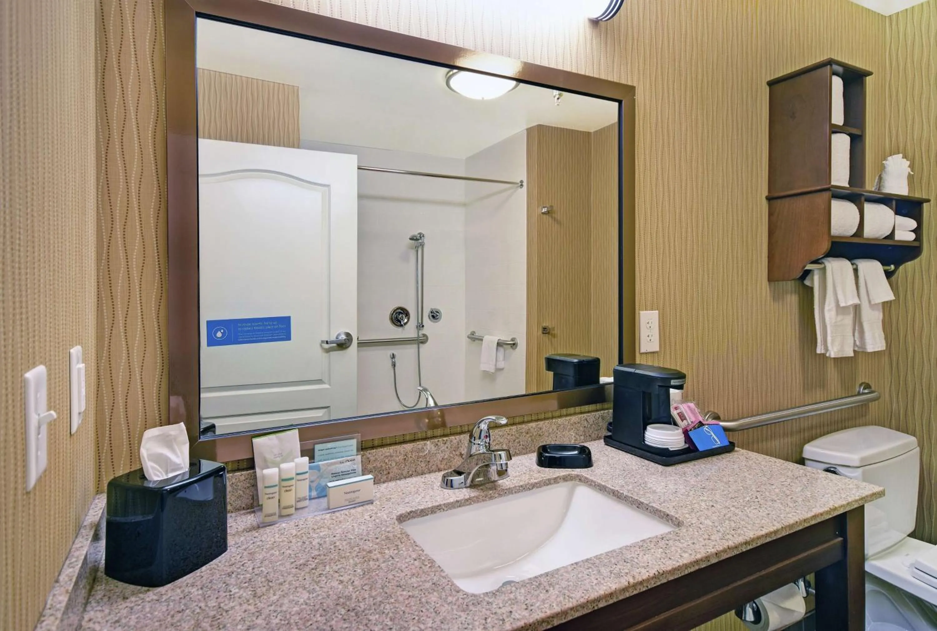 Bathroom in Hampton Inn & Suites Milwaukee/Franklin