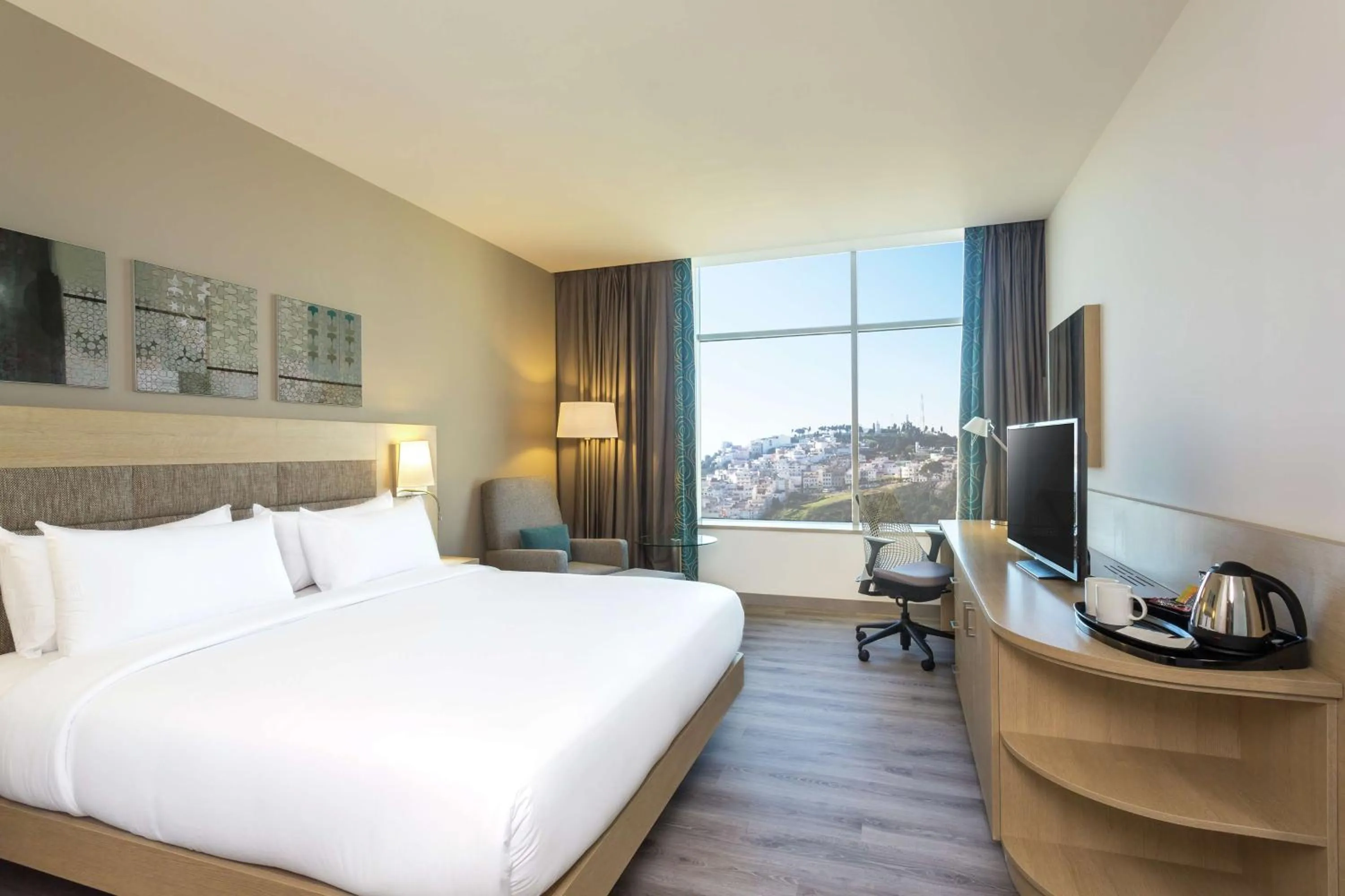 Bedroom, Bed in Hilton Garden Inn Tanger City Center