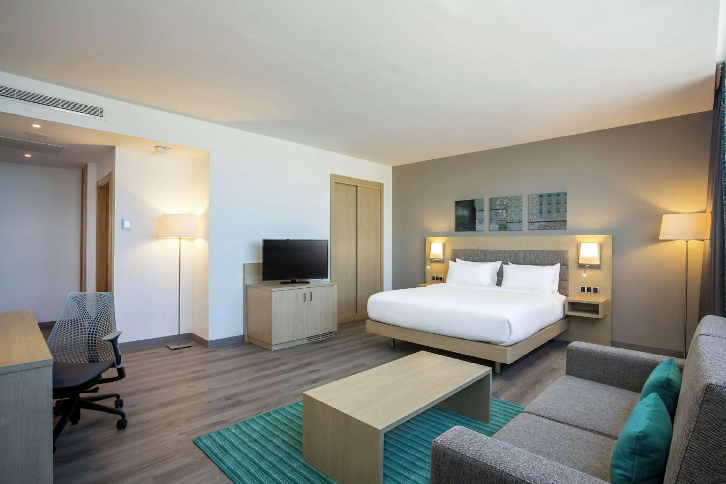 Bedroom, Bed in Hilton Garden Inn Tanger City Center