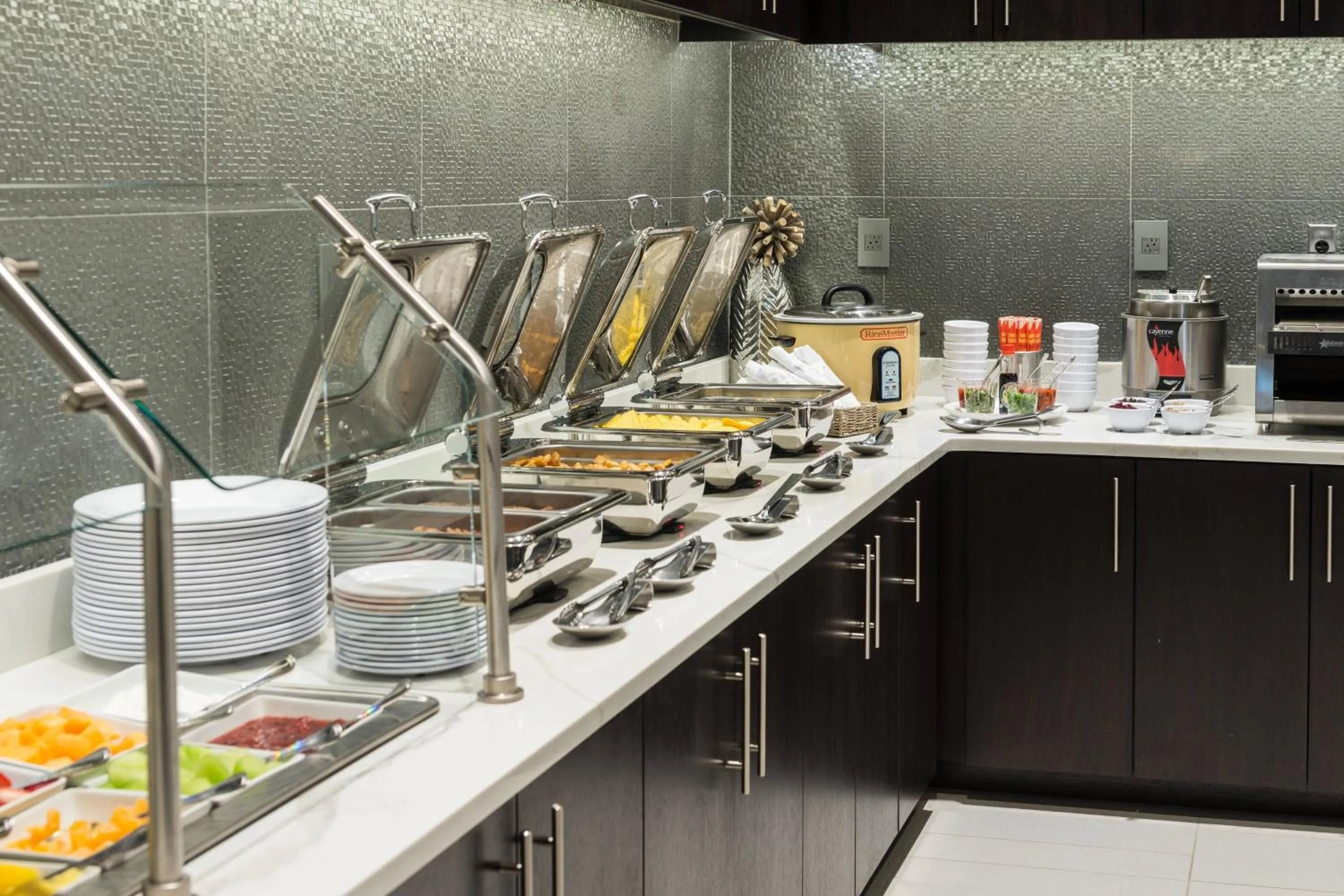 Breakfast in Courtyard by Marriott Edgewater NYC Area