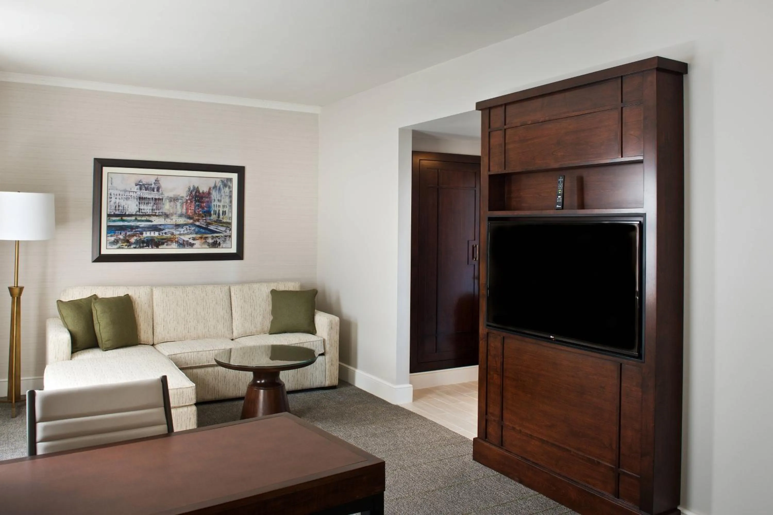 Living room in Marriott Syracuse Downtown