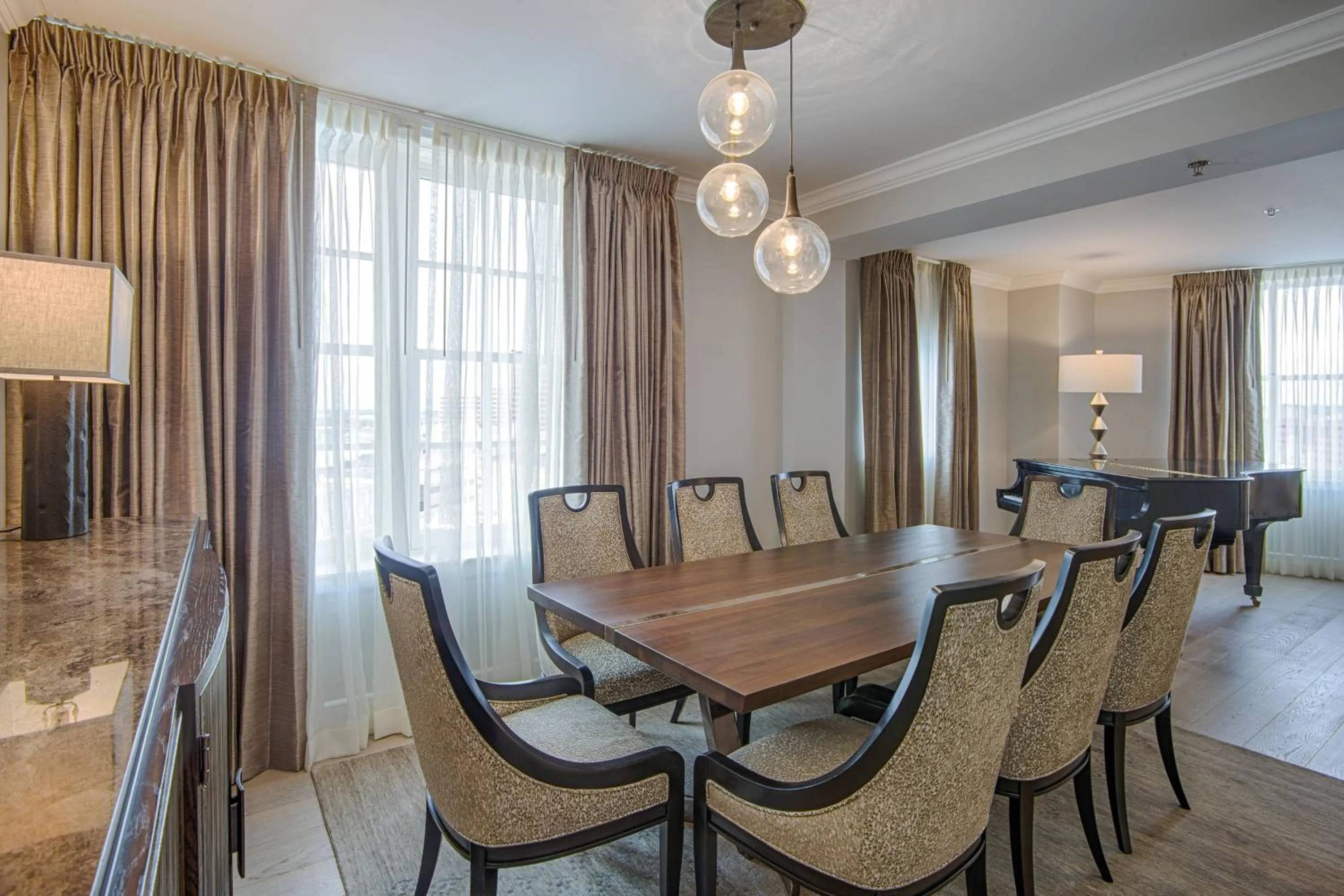 Photo of the whole room in Marriott Syracuse Downtown