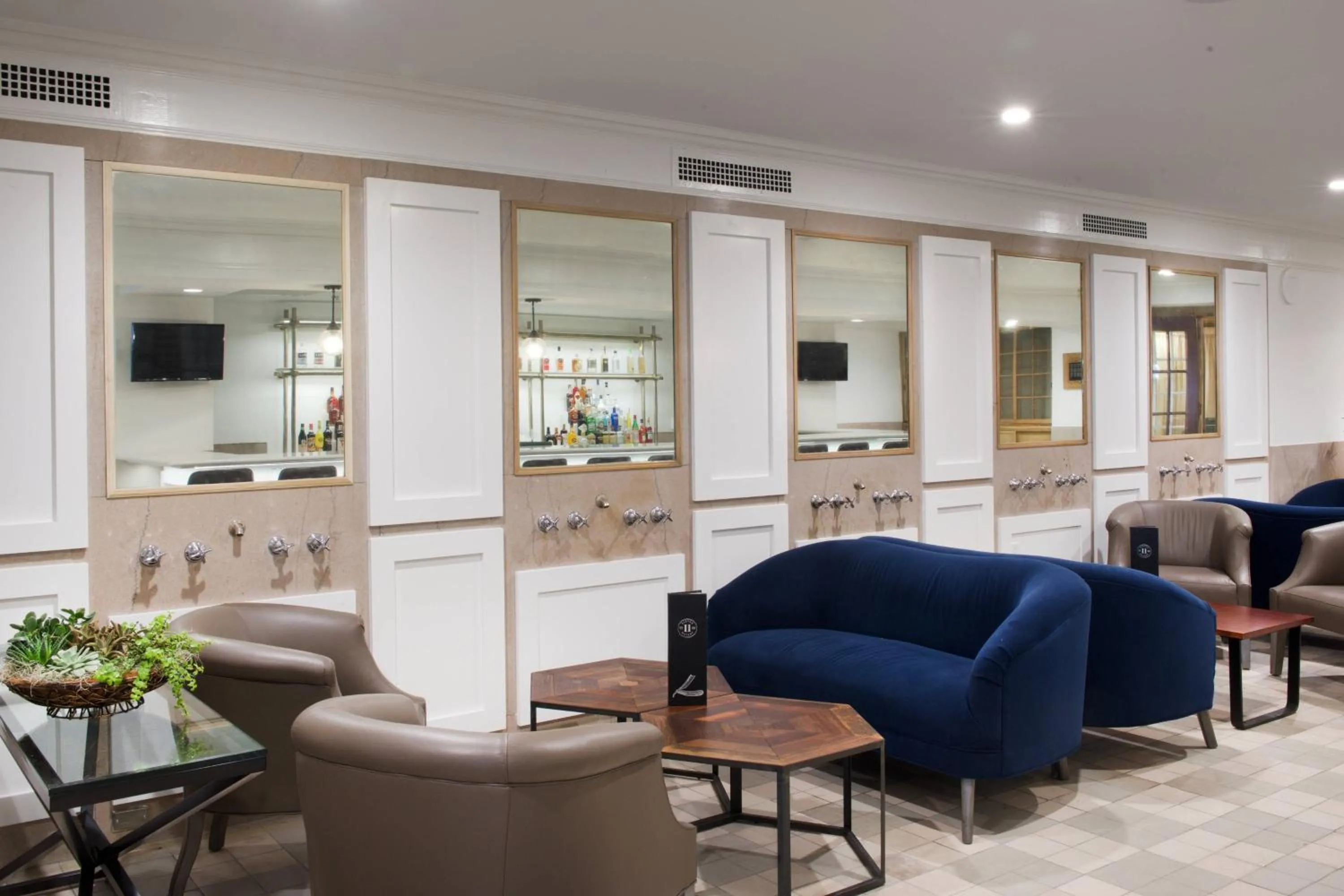 Restaurant/places to eat in Marriott Syracuse Downtown