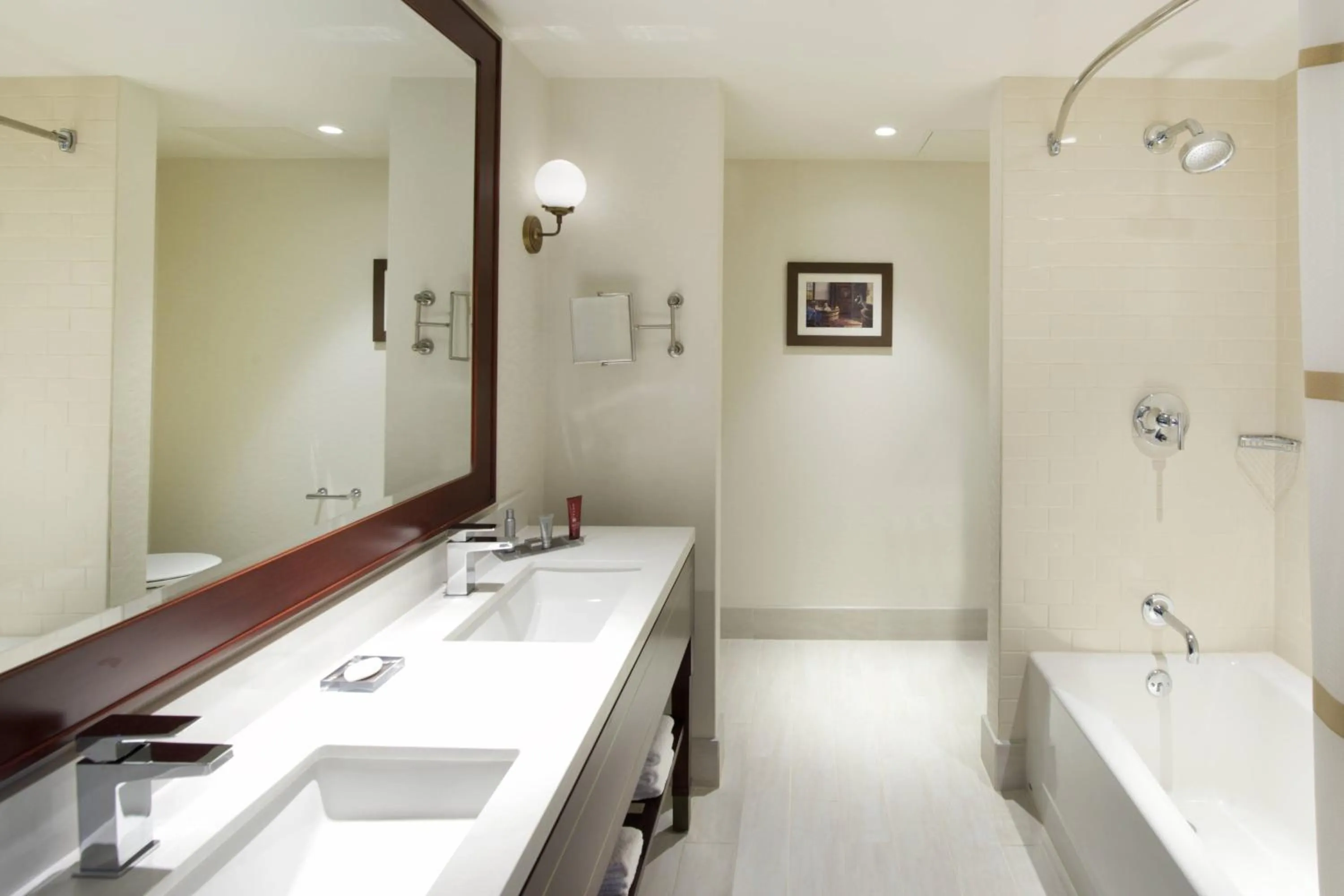 Bathroom in Marriott Syracuse Downtown