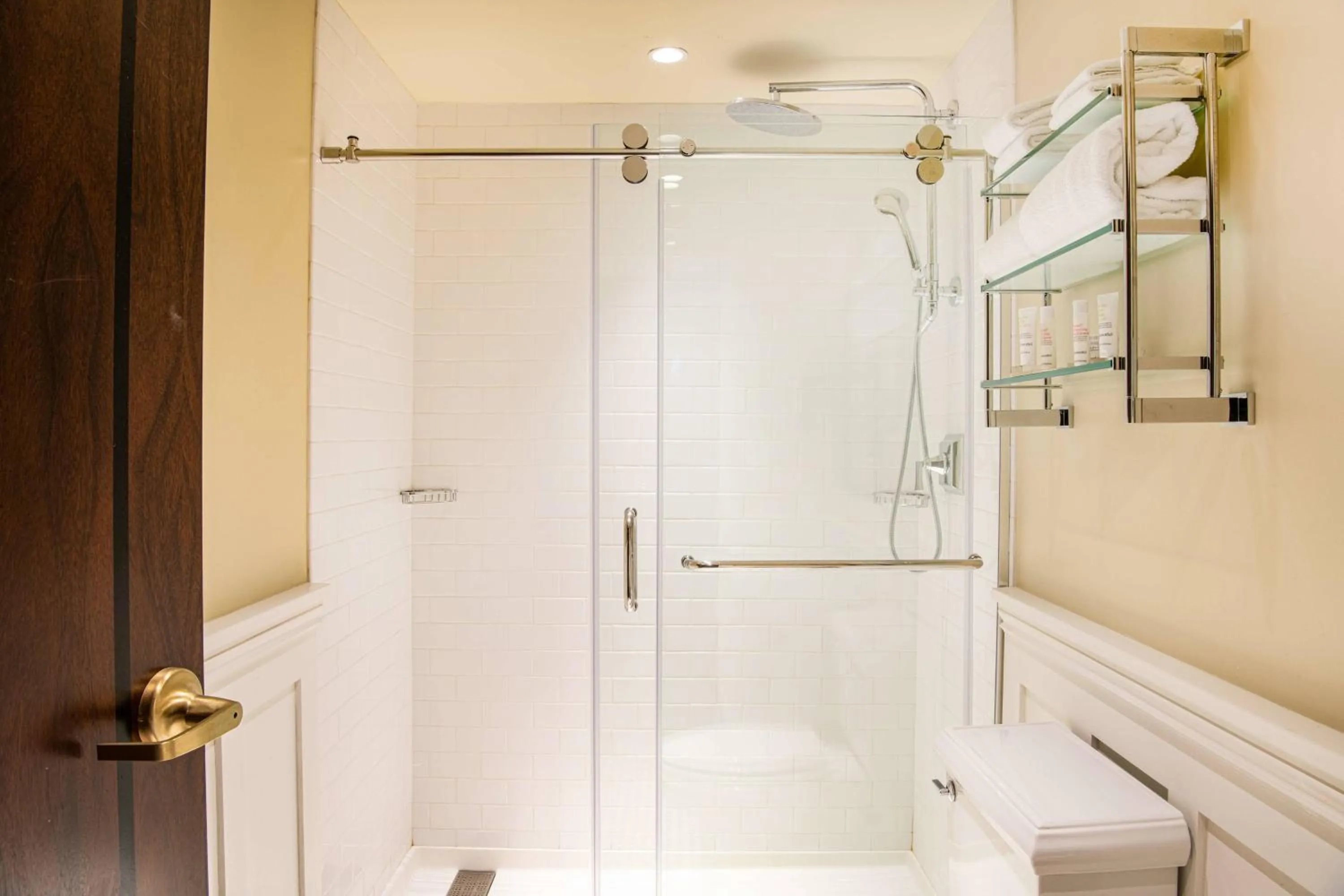 Bathroom in Marriott Syracuse Downtown