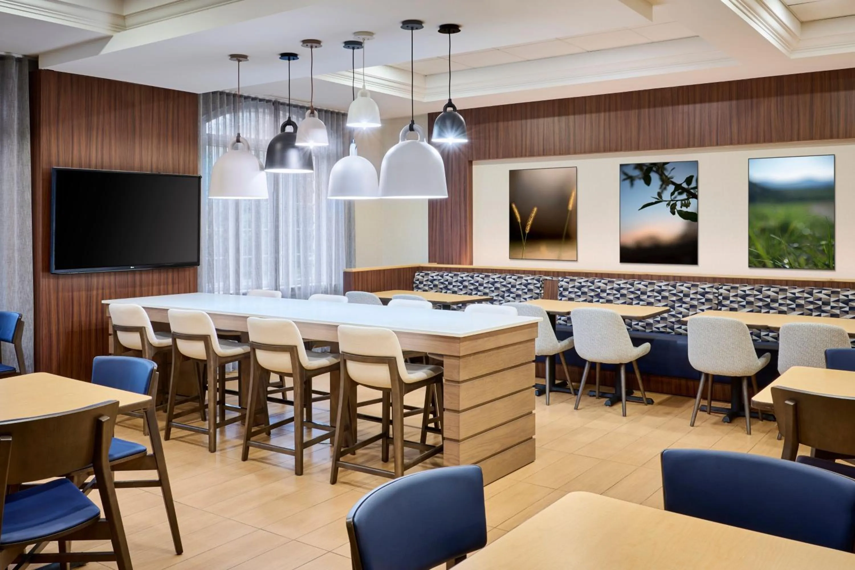 Restaurant/places to eat in Fairfield Inn & Suites by Marriott Ottawa Kanata