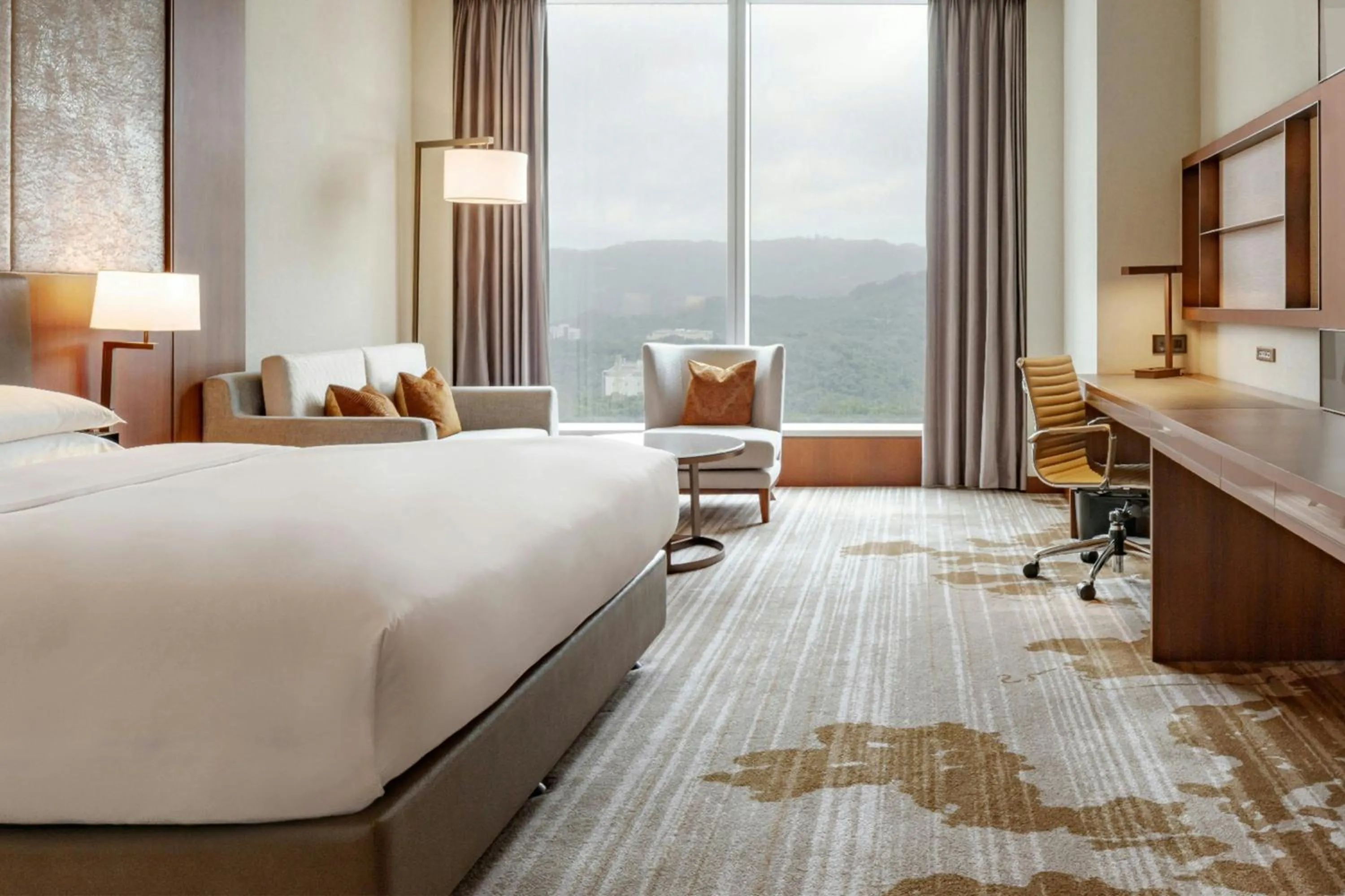 Photo of the whole room, Bed in Courtyard by Marriott Taipei