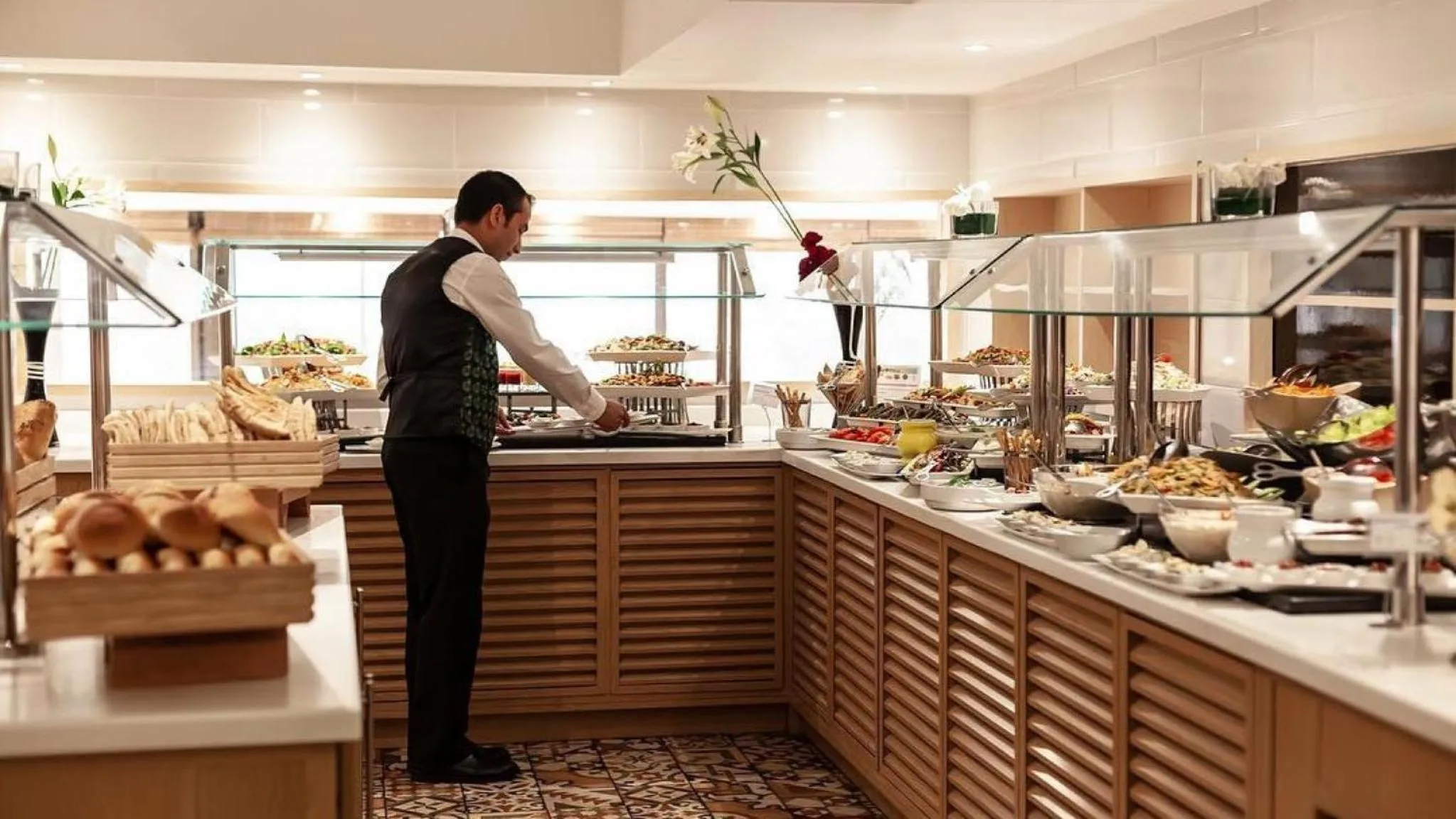 Restaurant/places to eat in Holiday Inn Cairo Maadi by IHG