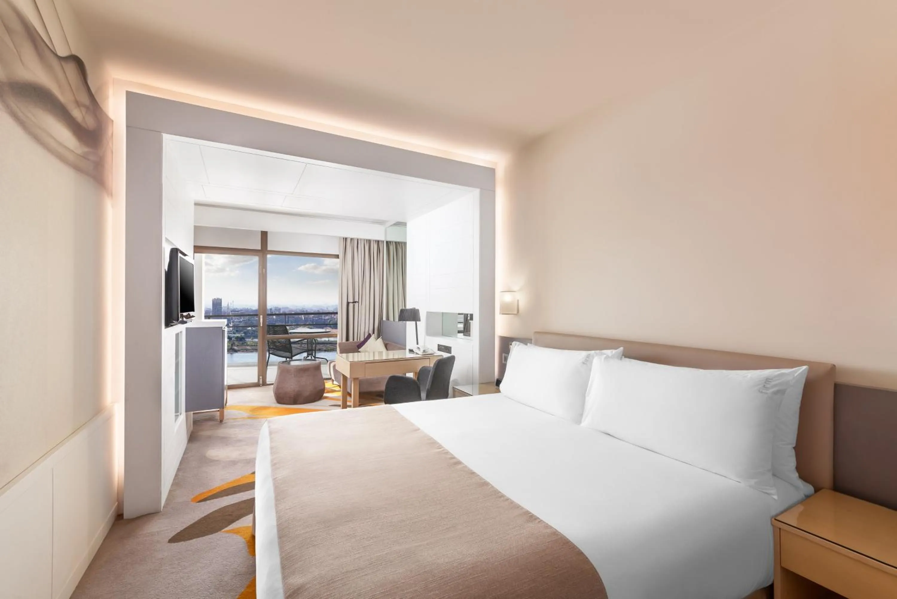 Photo of the whole room, Bed in Holiday Inn Cairo Maadi by IHG