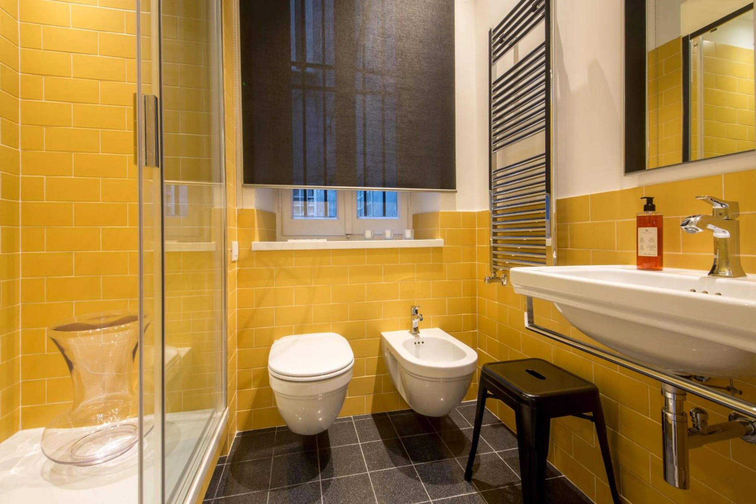 Bathroom in Belli36rooms near Spanish step and Vatican City