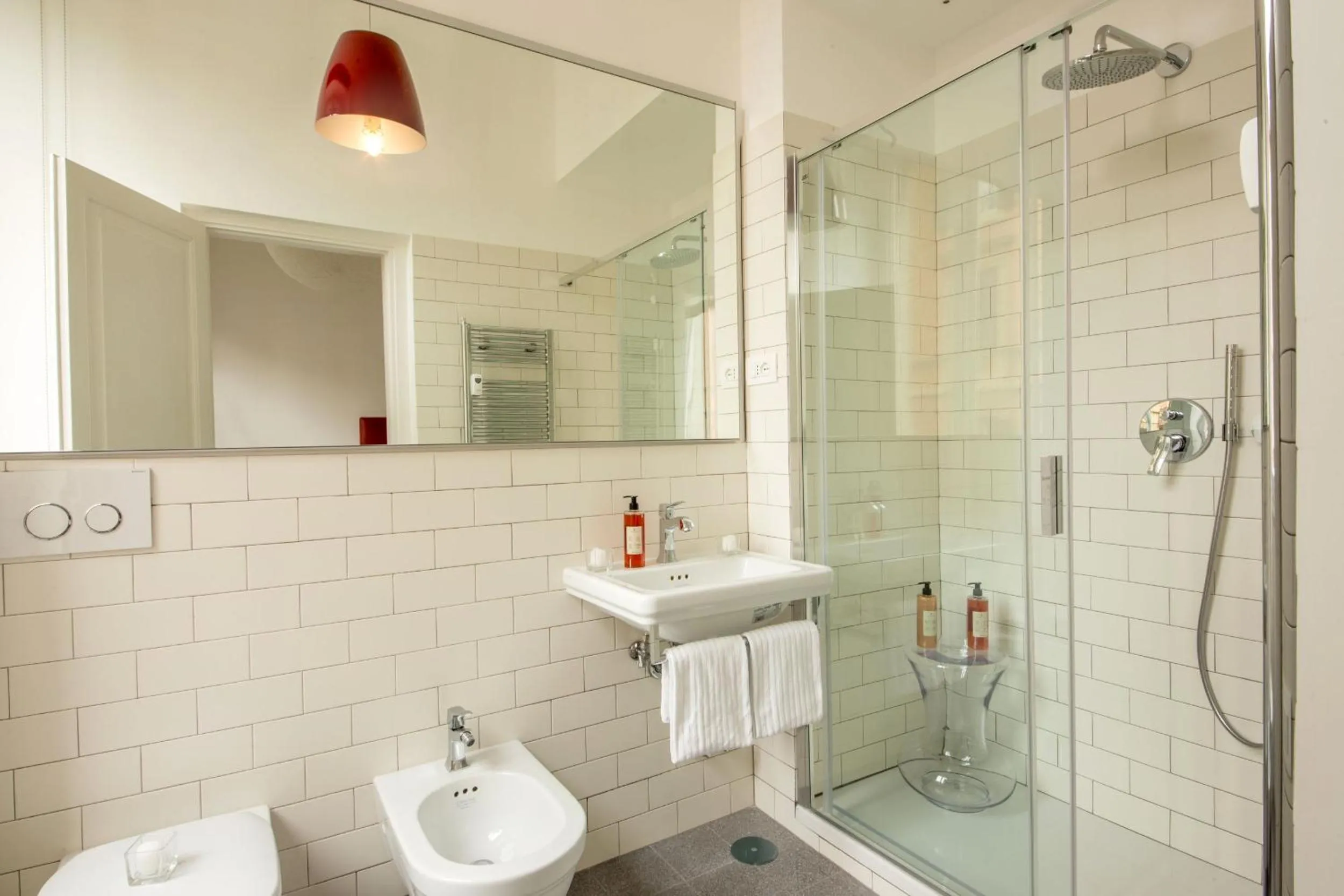 Bathroom in Belli36rooms near Spanish step and Vatican City