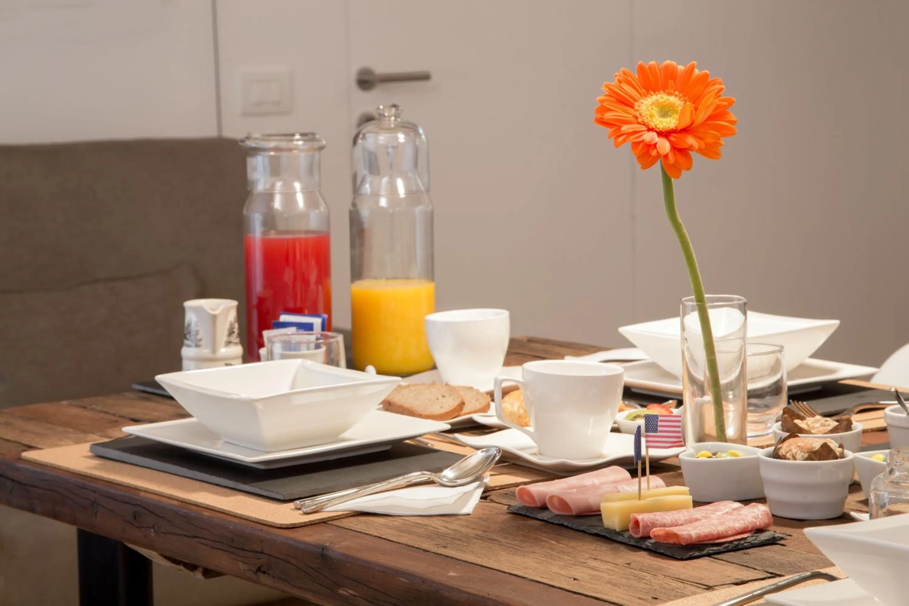 Food and drinks in Belli36rooms near Spanish step and Vatican City