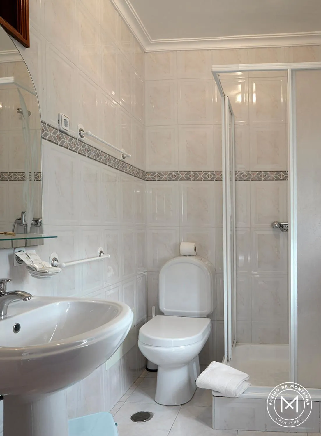 Shower in Abrigo da Montanha - Alojamento Familiar