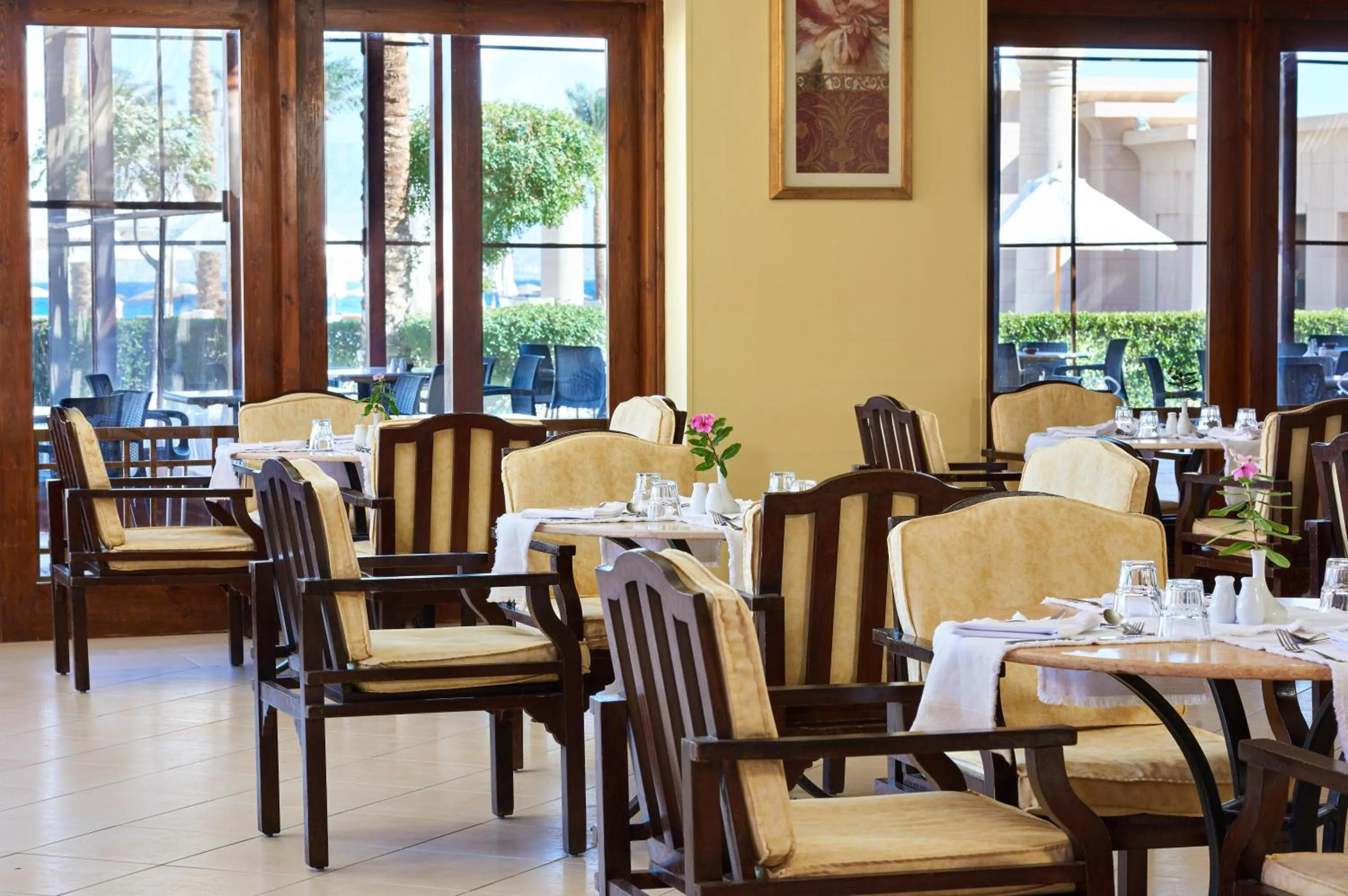 Restaurant/places to eat in Mosaique Beach Resort Taba Heights