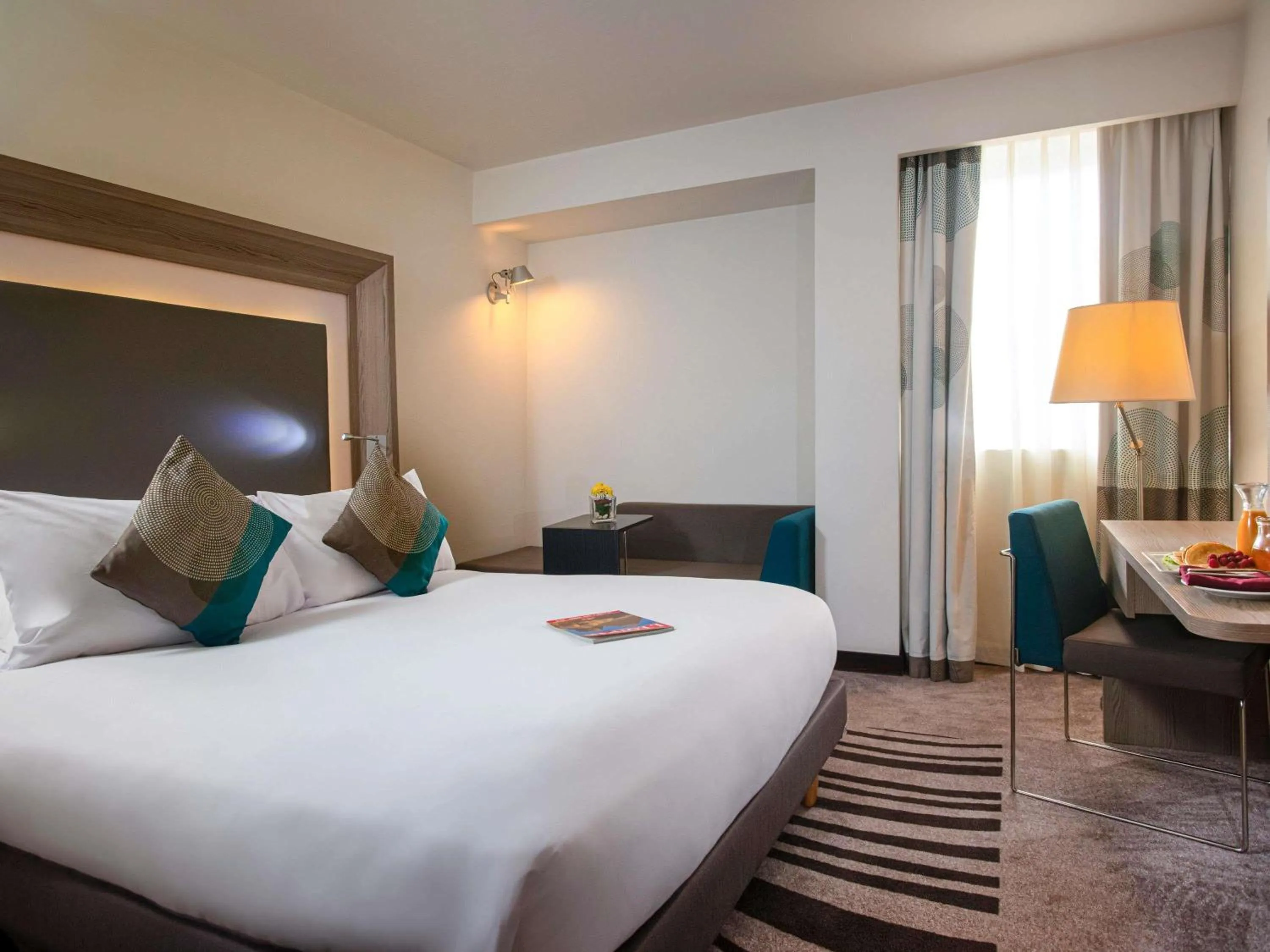 Bedroom, Bed in Novotel Cairo Airport