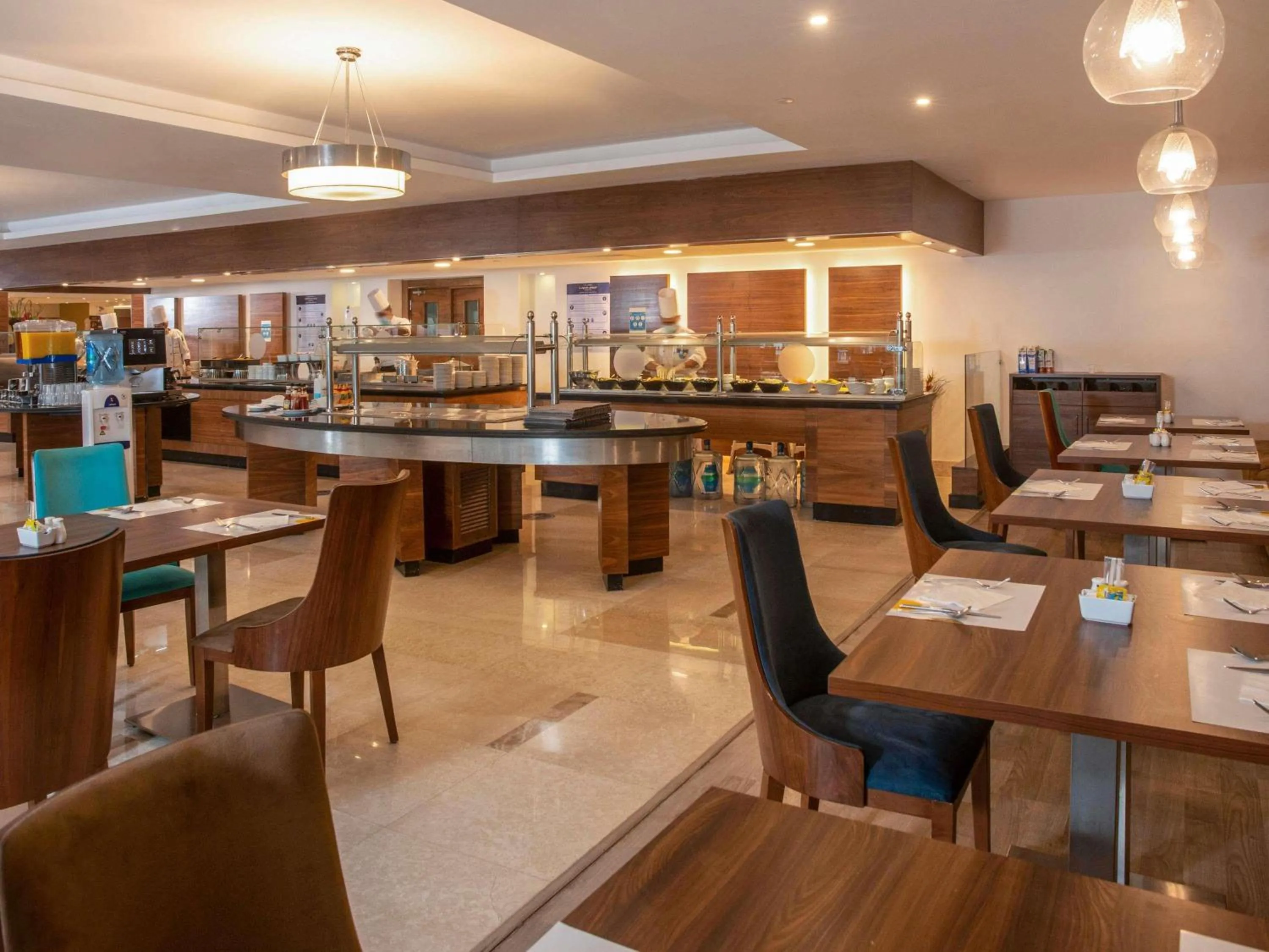 Restaurant/places to eat in Novotel Cairo Airport