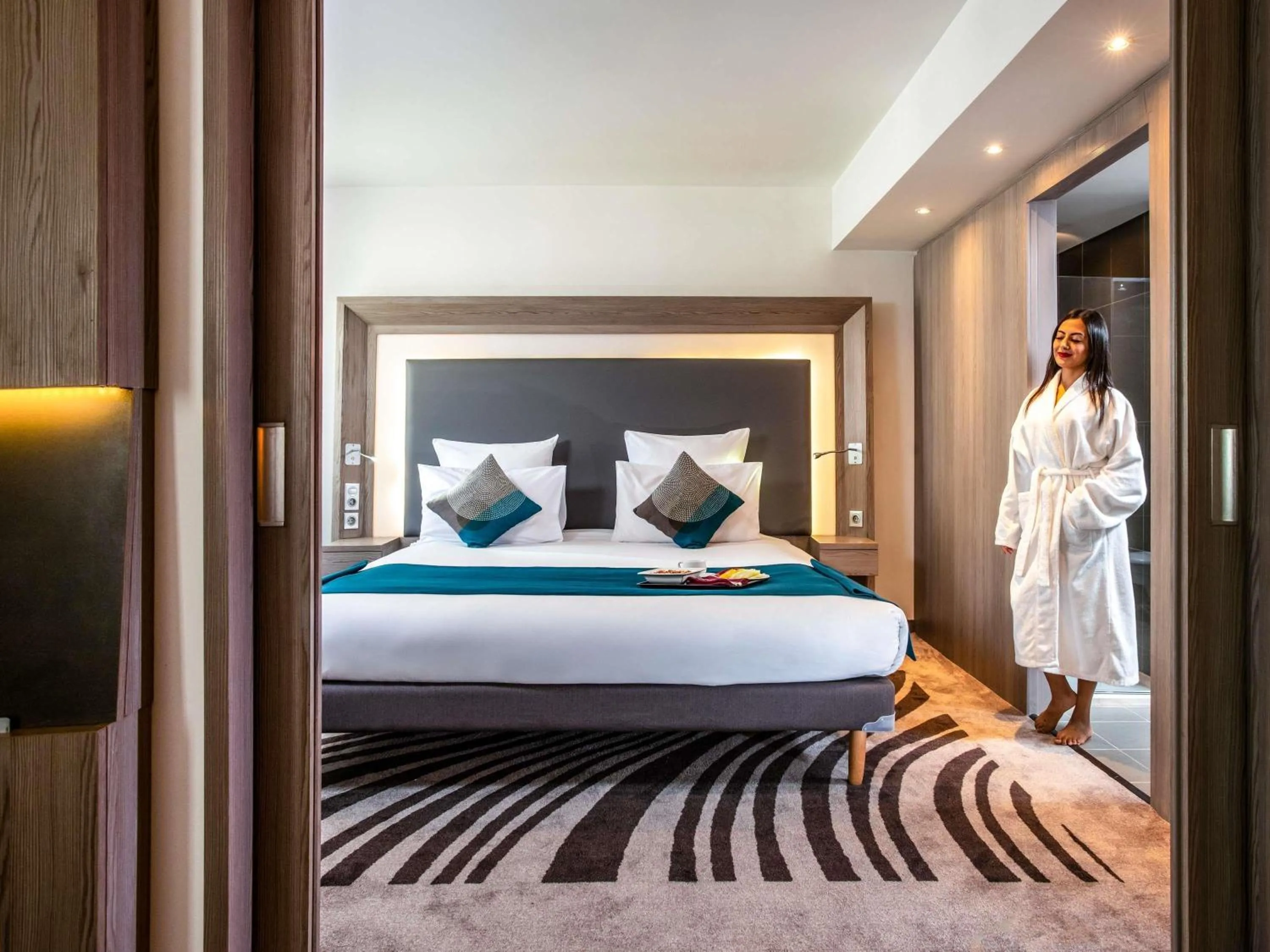 Bedroom, Bed in Novotel Cairo Airport