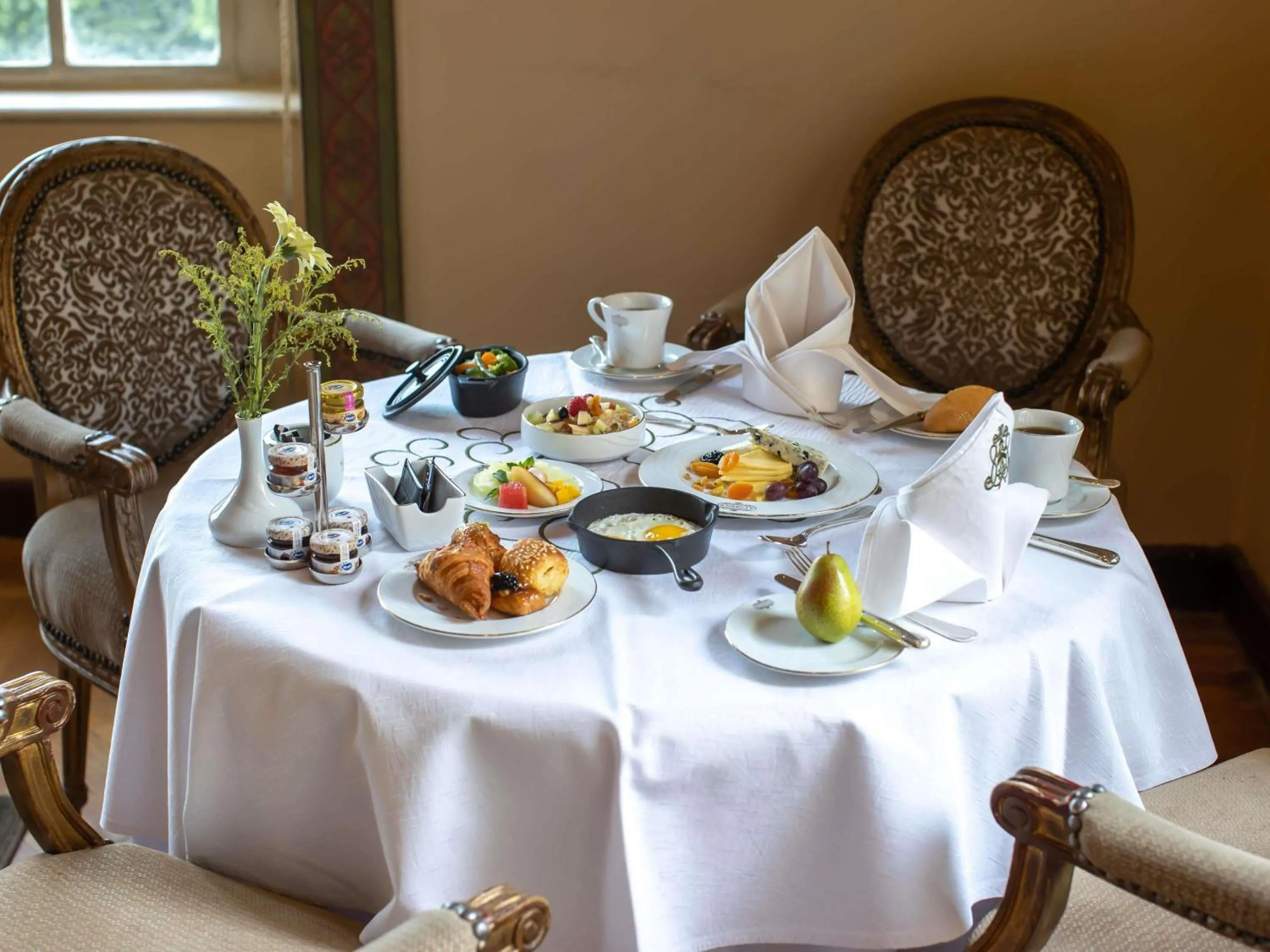 Breakfast in Pavillon Winter Luxor