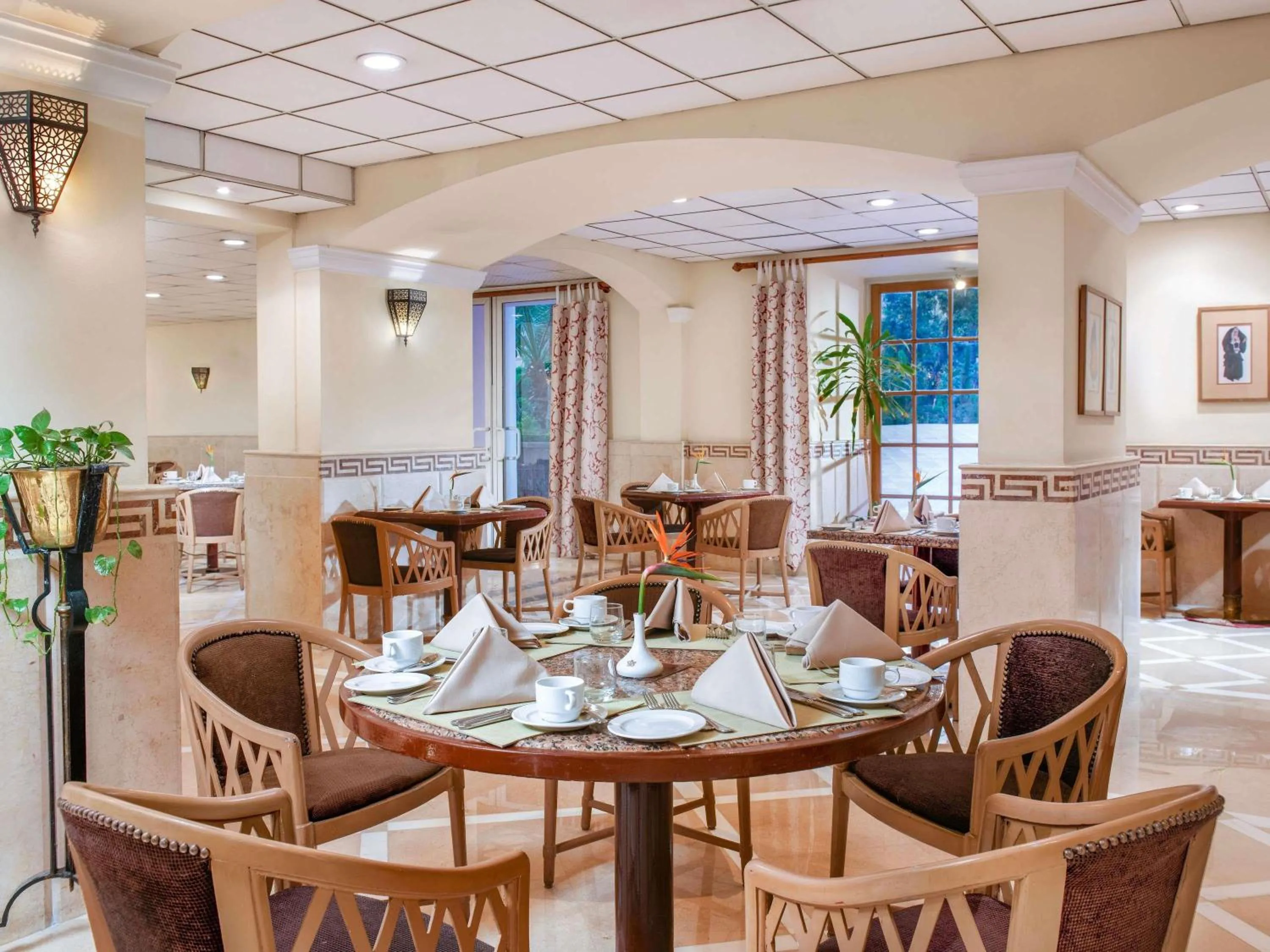 Restaurant/places to eat in Pavillon Winter Luxor