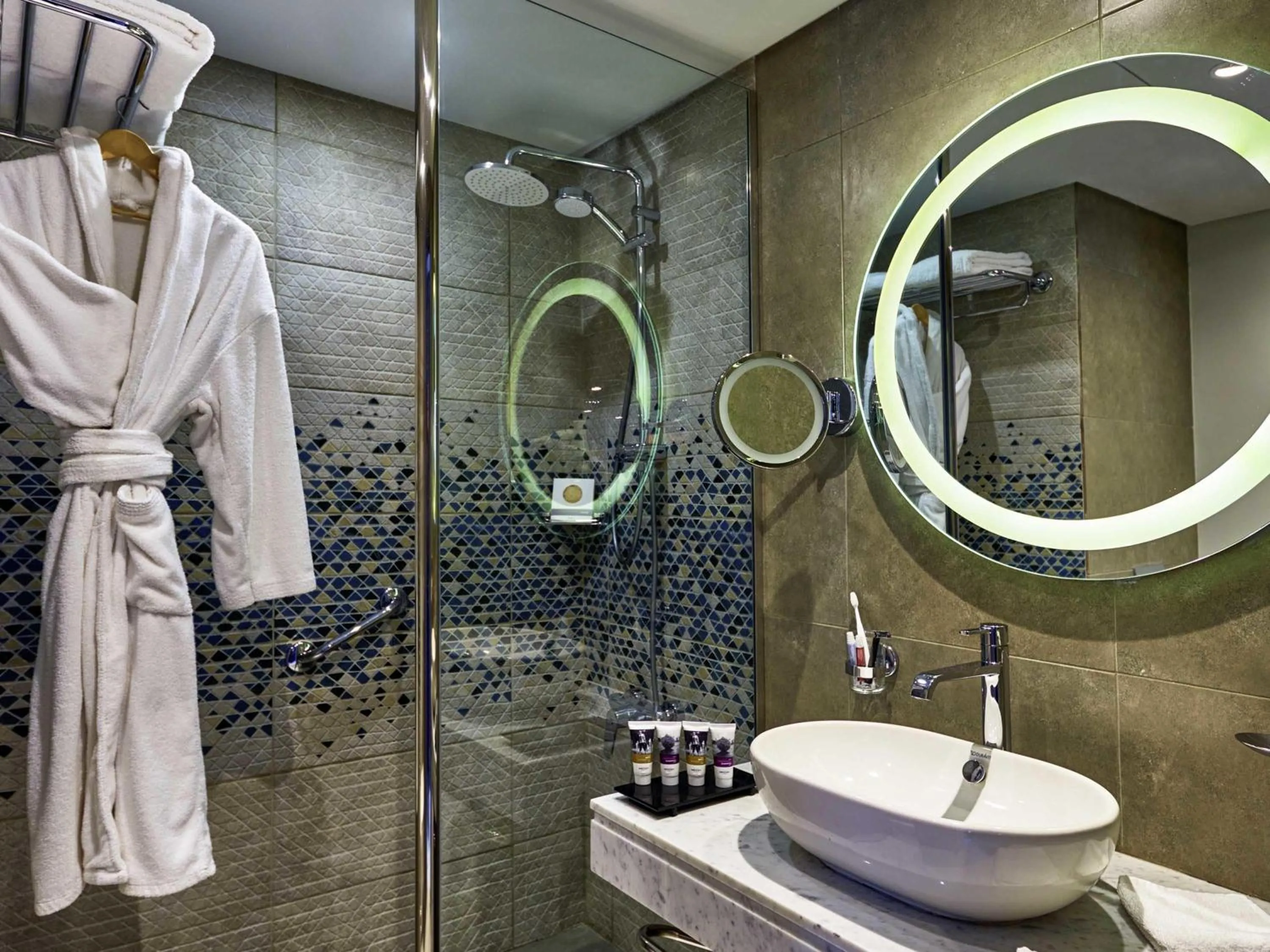 Privilege Double Room with Balcony and Lake View in Mercure Ismailia Forsan Island