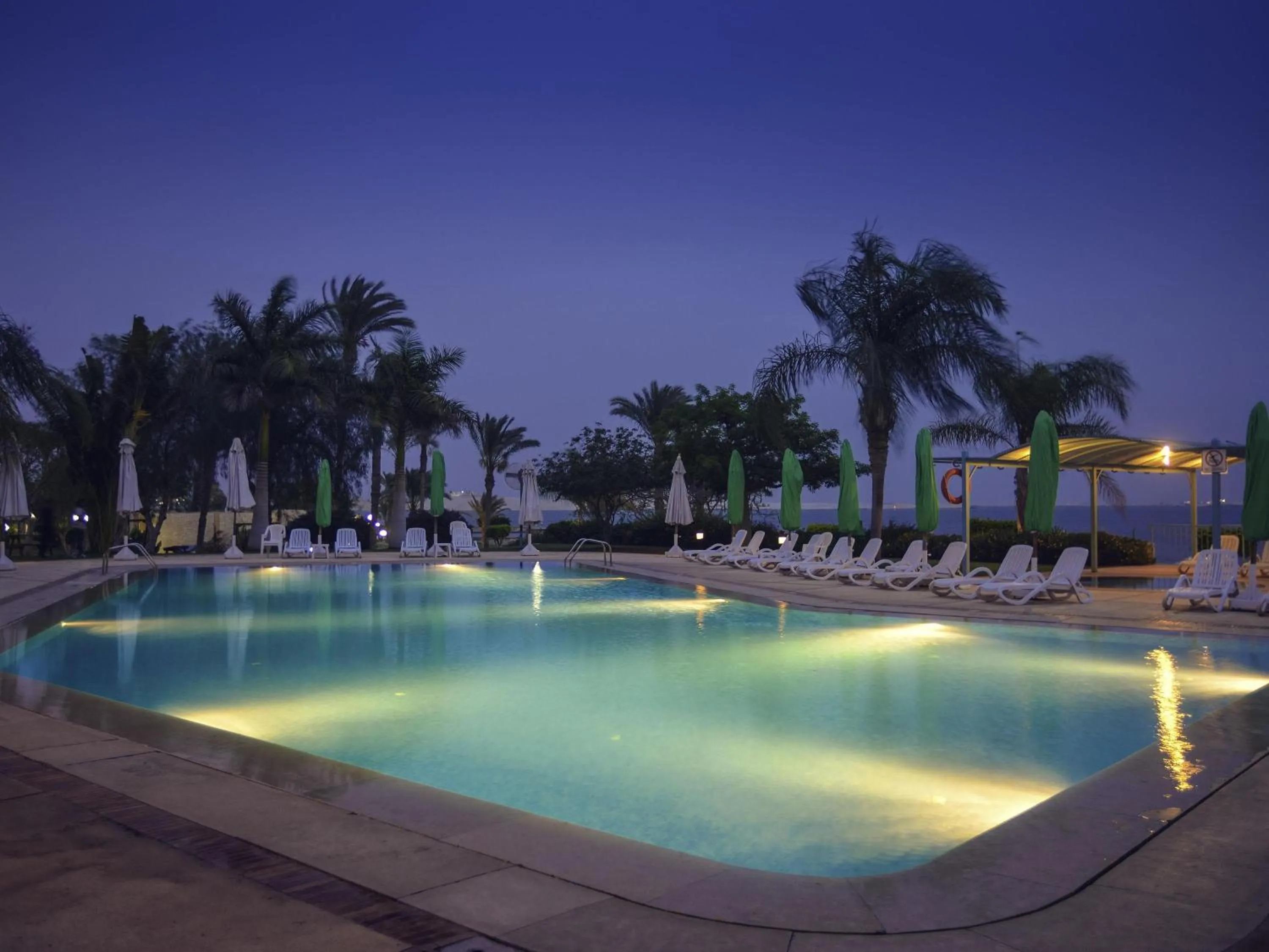 Night in Mercure Ismailia Forsan Island
