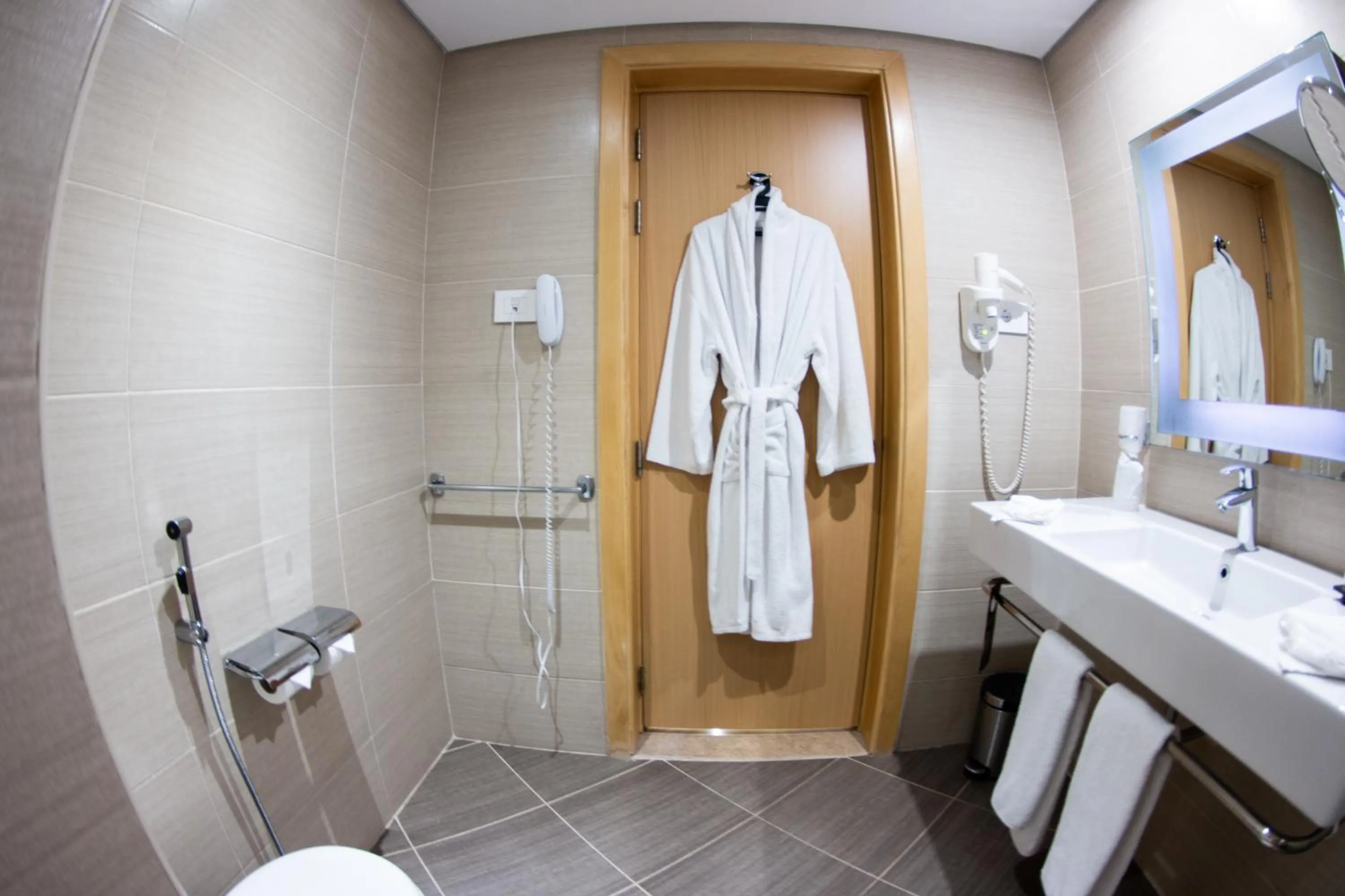 Shower in Mercure Ismailia Forsan Island