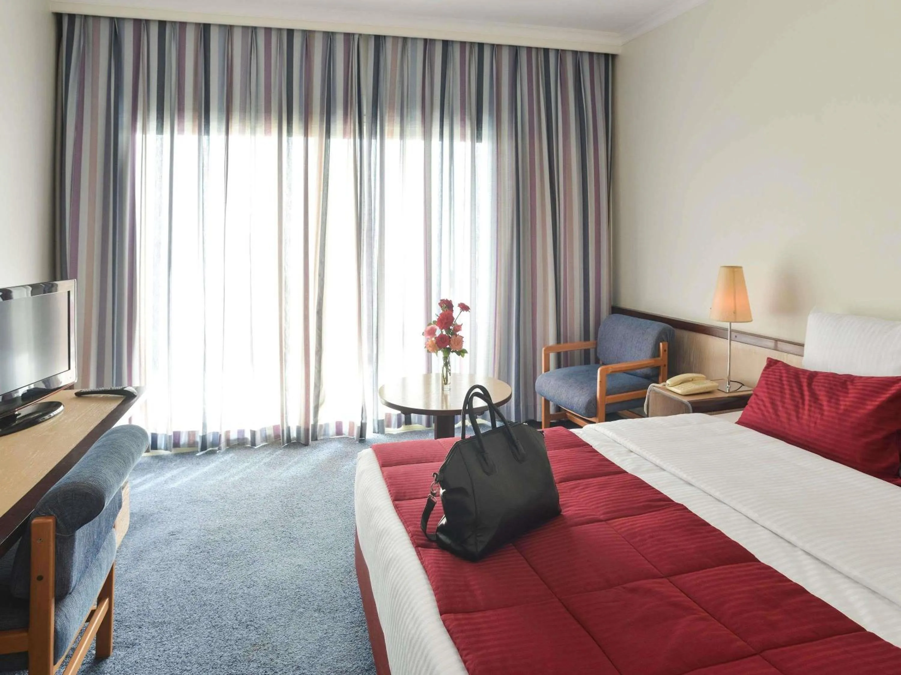 Bedroom, Bed in Mercure Ismailia Forsan Island