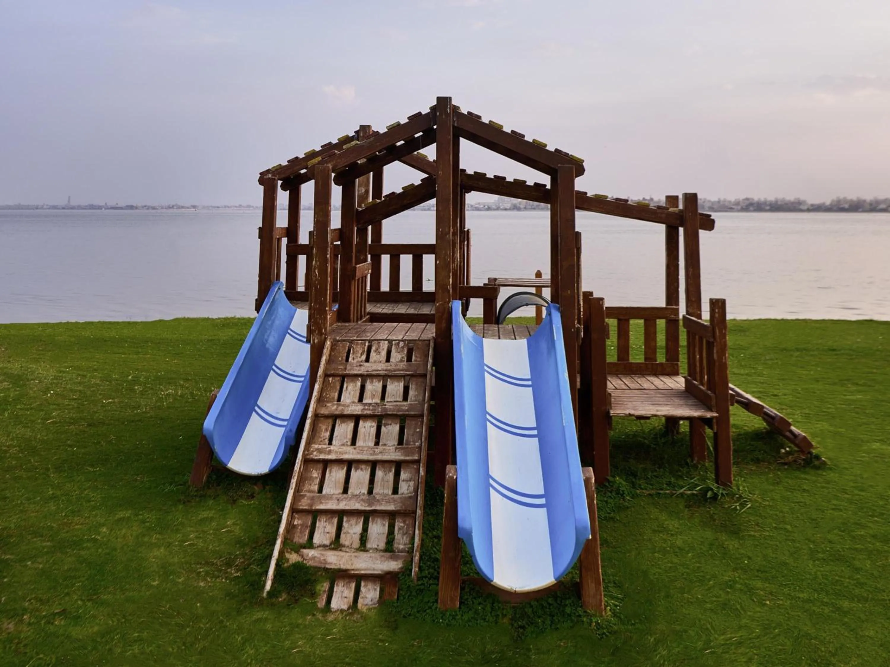 Restaurant/places to eat in Mercure Ismailia Forsan Island