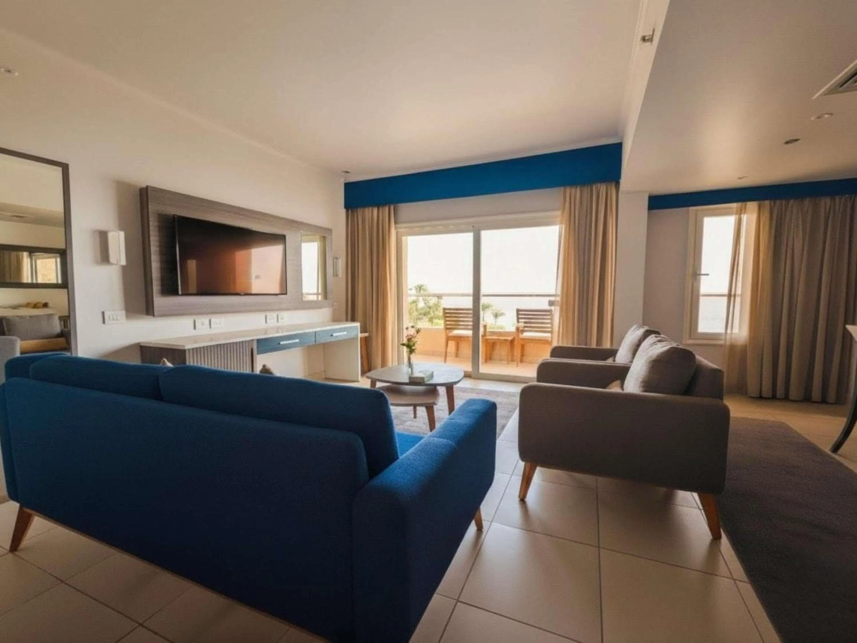 Bedroom, Bed in Mercure Ismailia Forsan Island