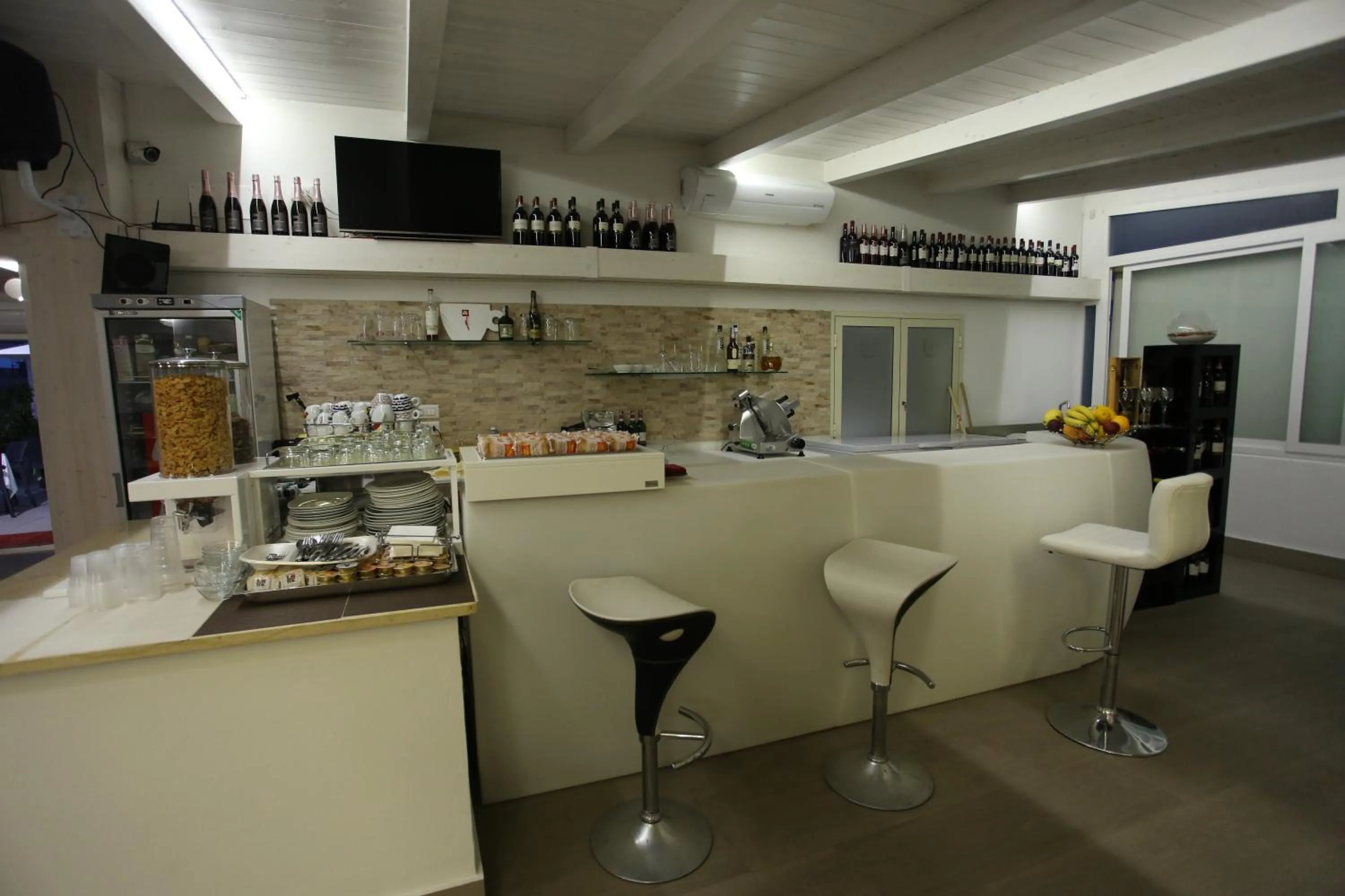 Restaurant/places to eat in Hotel Eubea