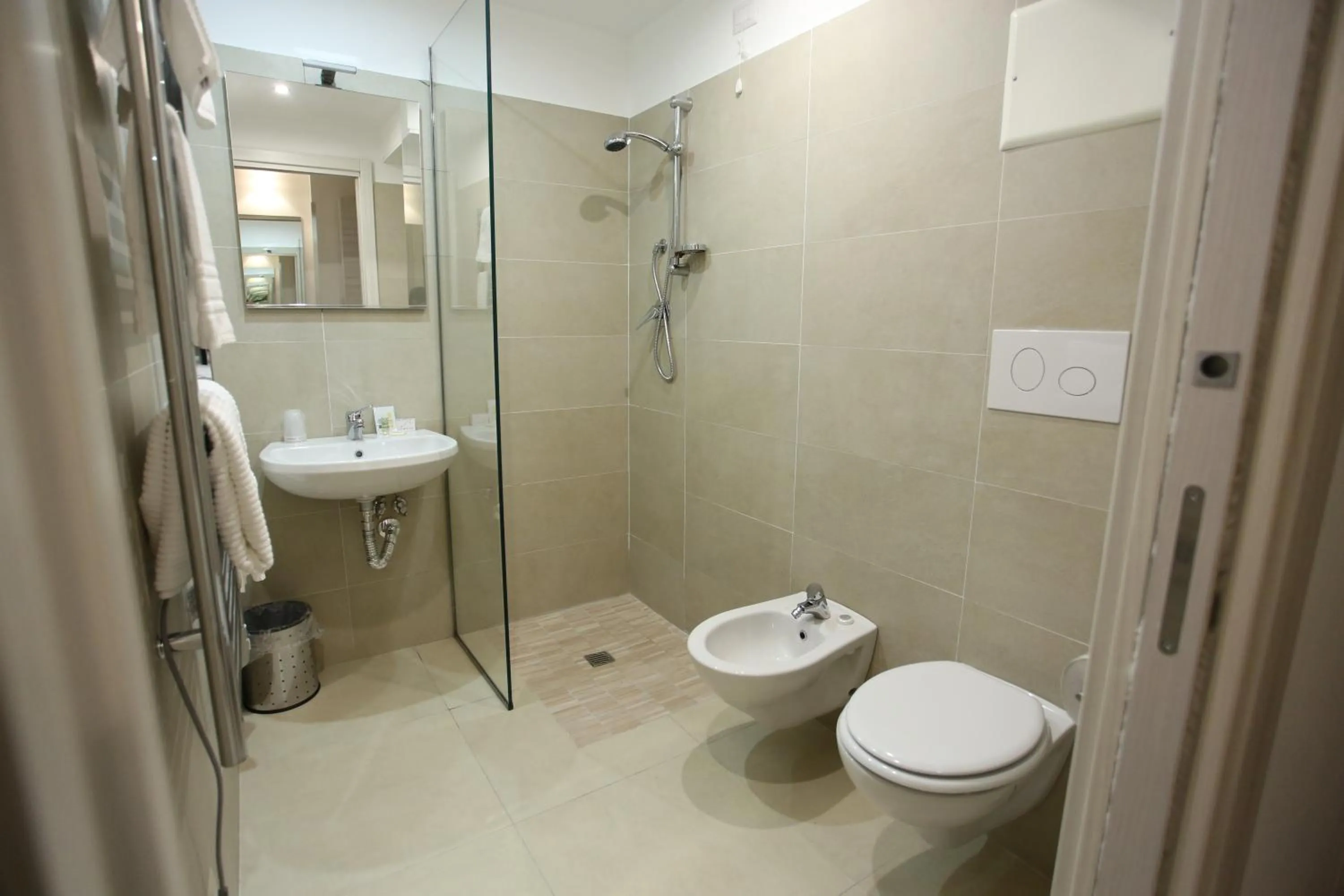 Shower in Hotel Eubea